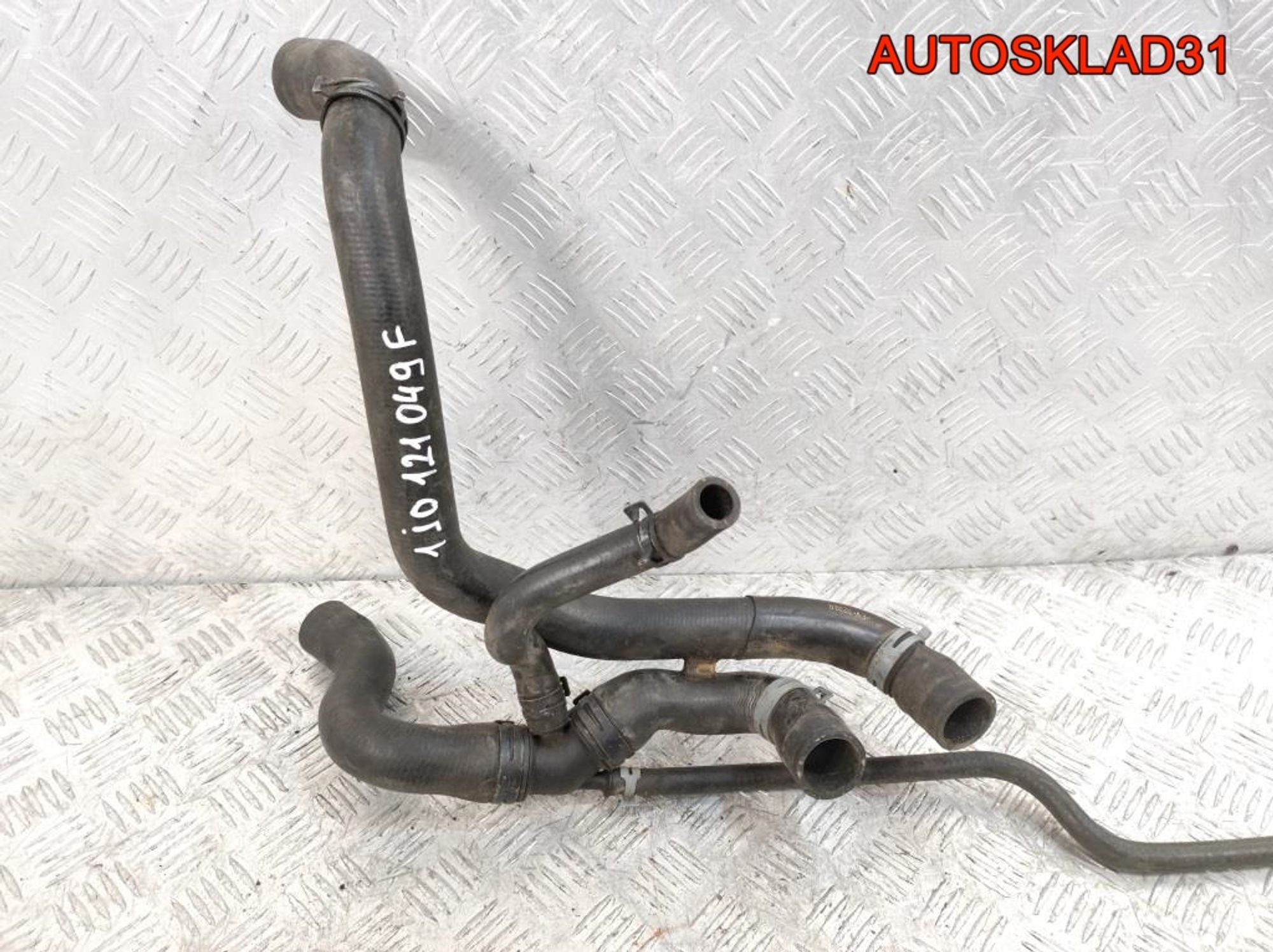 Патрубок радиатора VW Golf 4 1,6 Бензин 1J0121049F, 2000 рублей, Дубовое