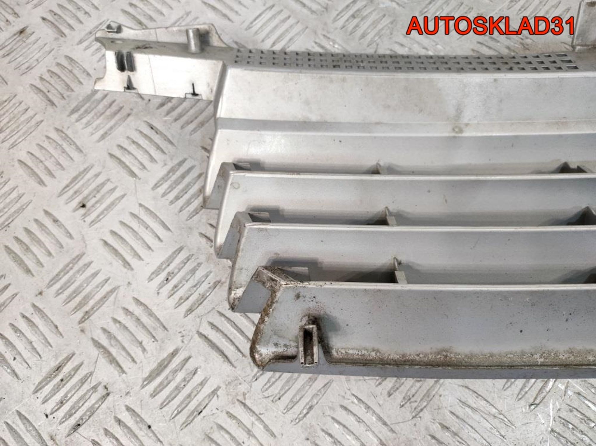 Решётка радиатора Volkswagen Bora 1J5853653OE, 2500 рублей, Дубовое