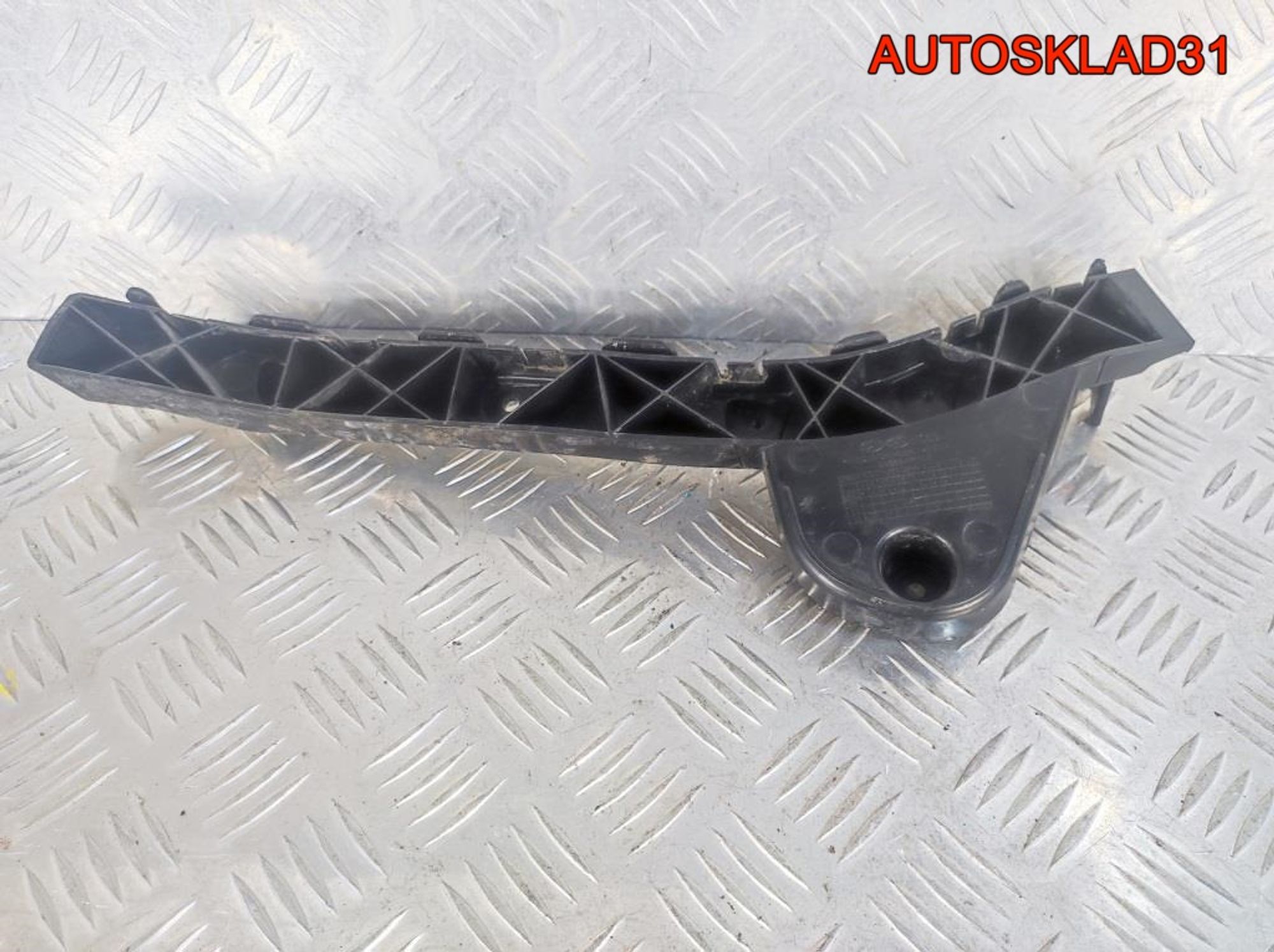 Кронштейн заднего бампера левый Kia Ceed Хетчбэк, 900 рублей, Дубовое