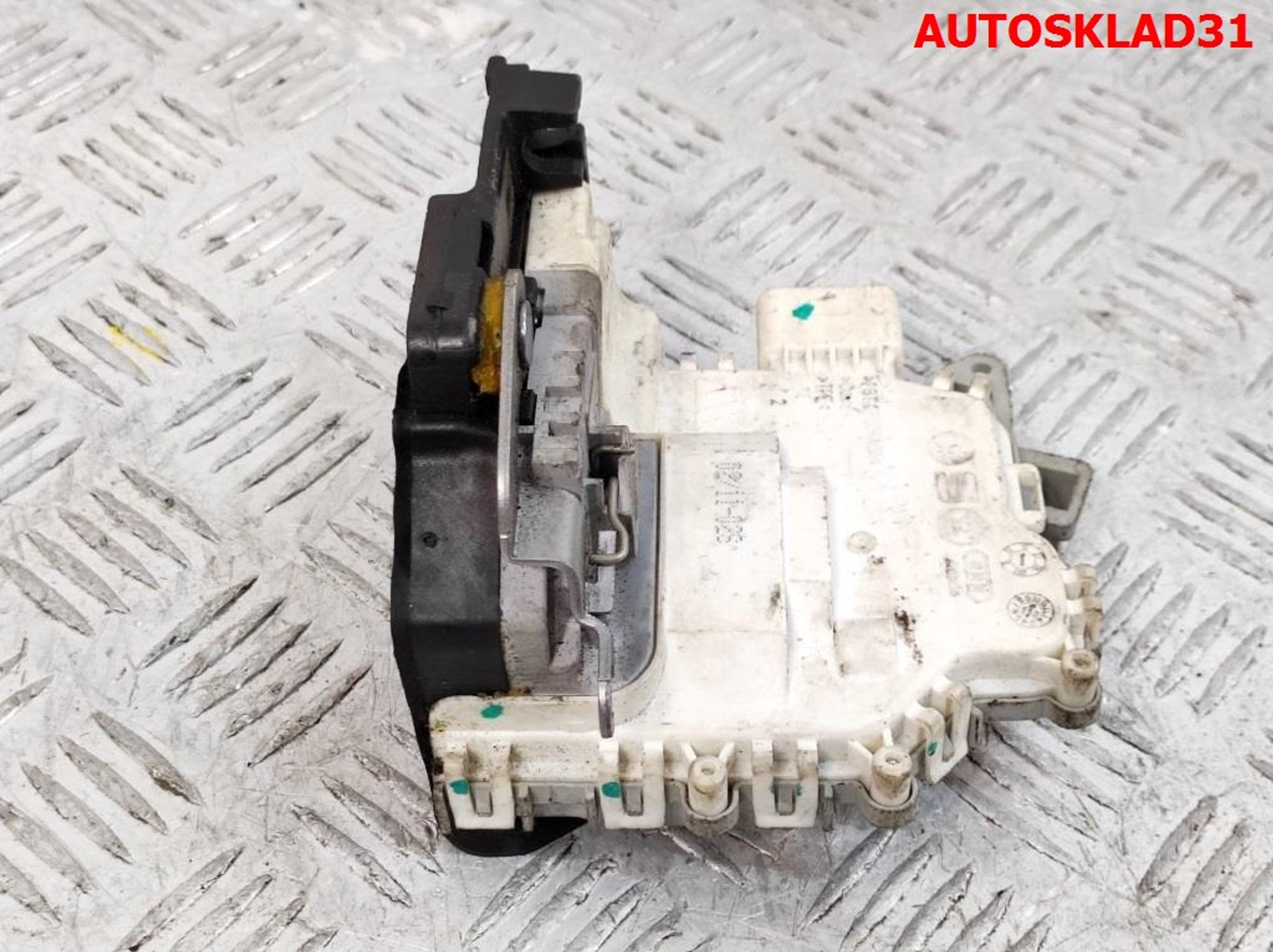 Замок двери задней левой Audi A4 B8 8K0839015C, 3500 рублей, Дубовое