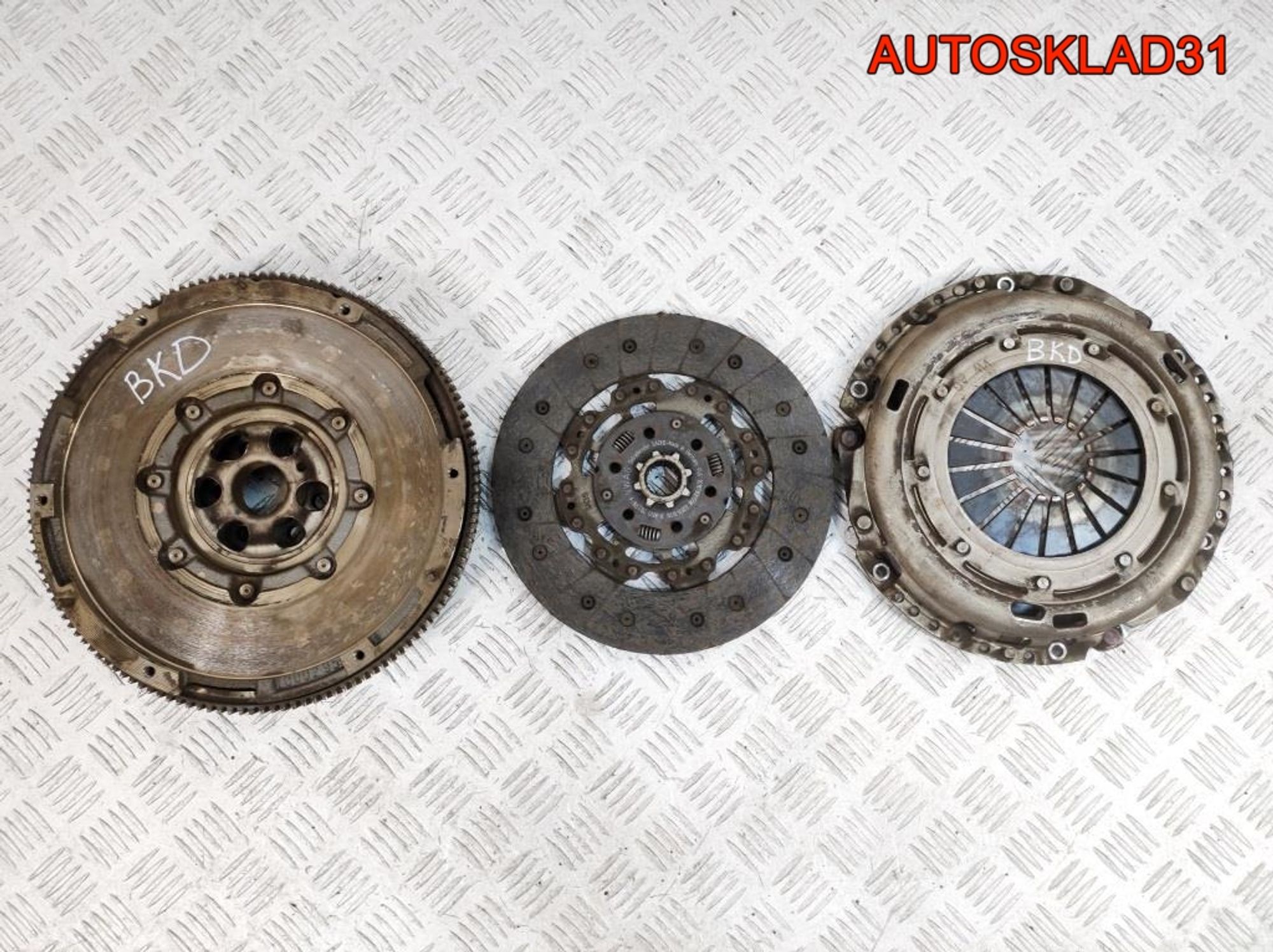 Маховик в сборе со сцеплением VW Passat B6 2,0 BKD 03G105266BN, 8000 рублей, Дубовое