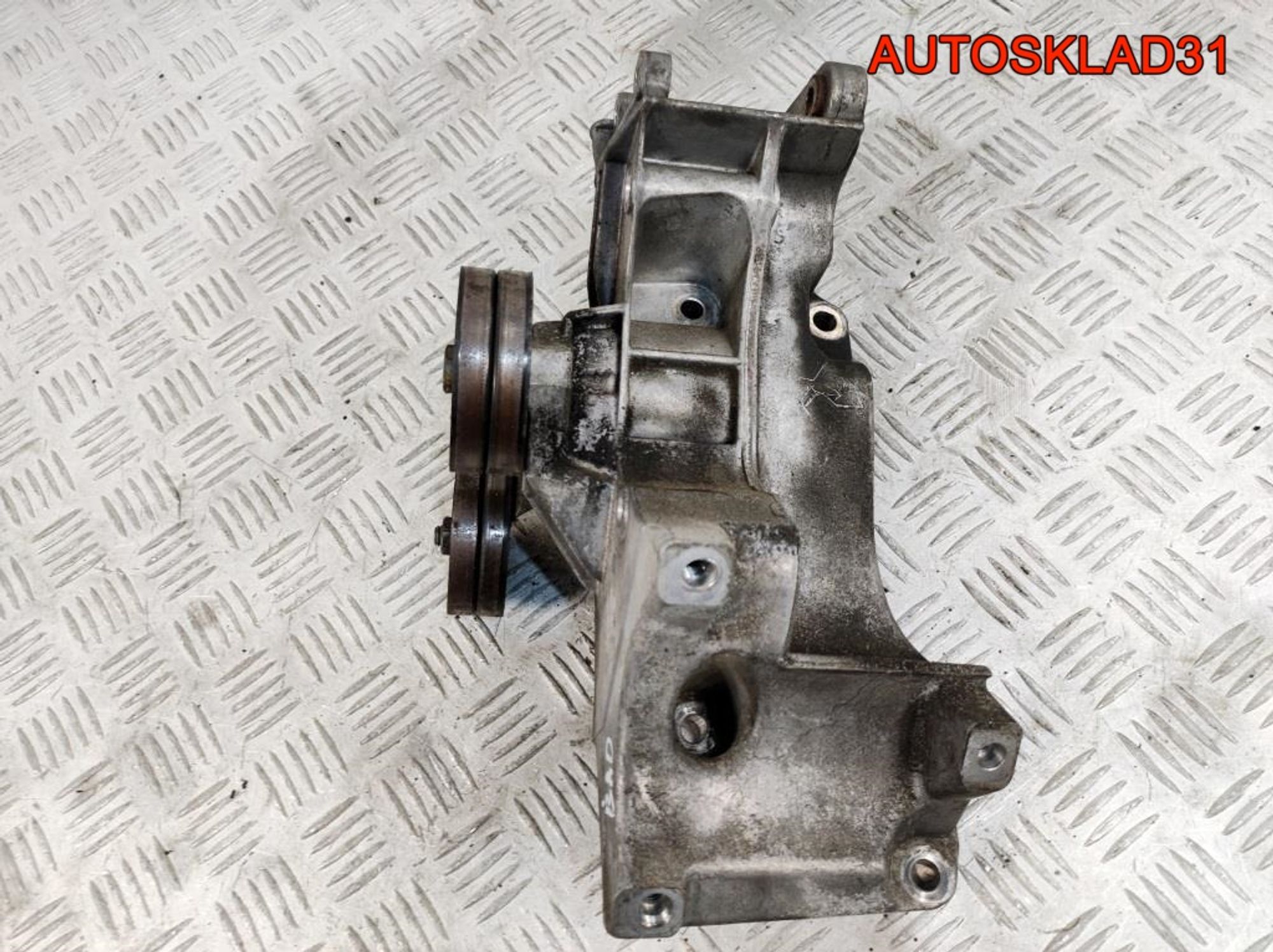 Кронштейн генератора VW Golf 4 1,6 BAD Бензин 032145169AD, 1800 рублей, Дубовое