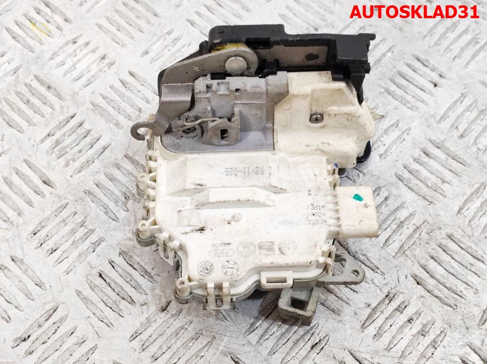 Замок двери задней левой Audi A4 B8 8K0839015C, 3500 рублей, Дубовое
