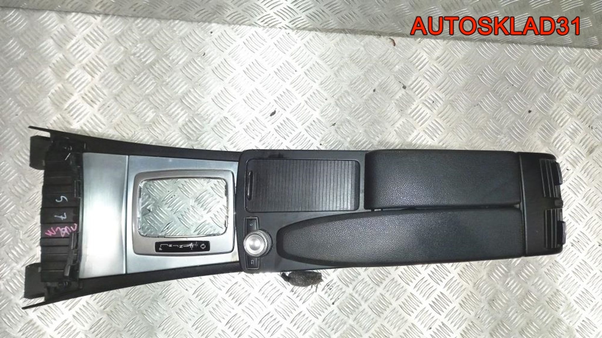 Подлокотник с консолью Mercedes Benz W204 A2046800150, 8000 рублей, Дубовое