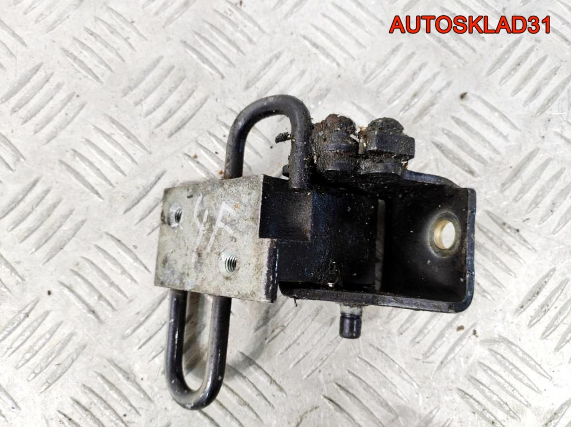 Петля двери задняя левая нижняя Audi A4 B6, 700 рублей, Дубовое