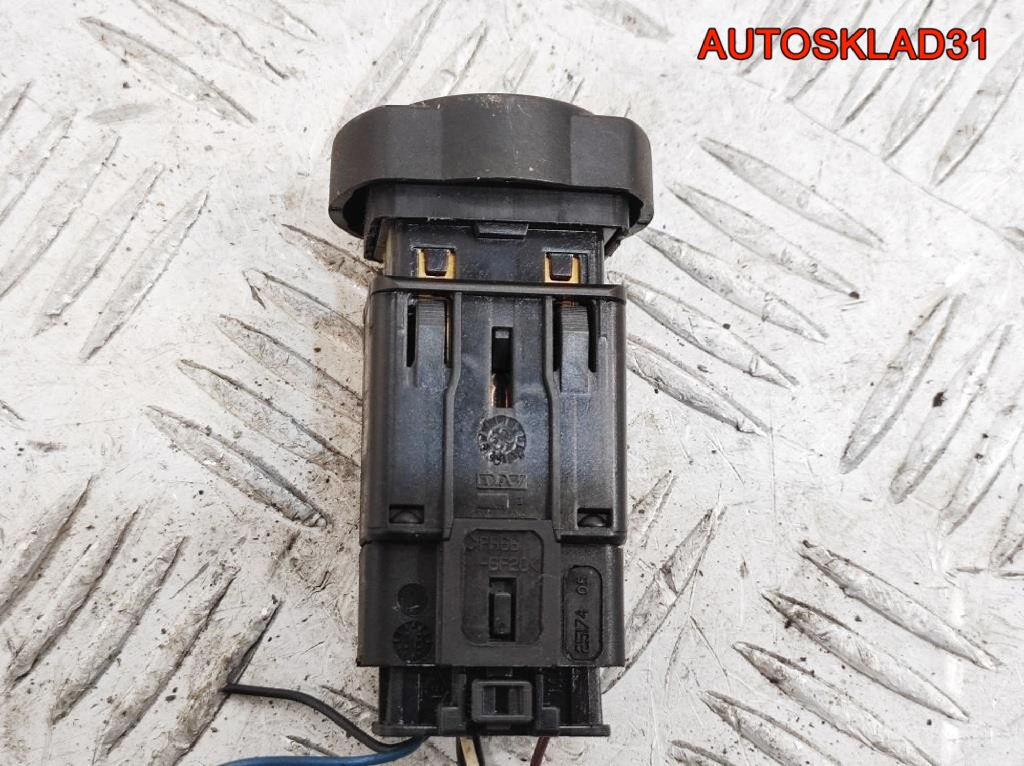 Кнопка аварийной сигнализации Renault Sandero, 600 рублей, Дубовое