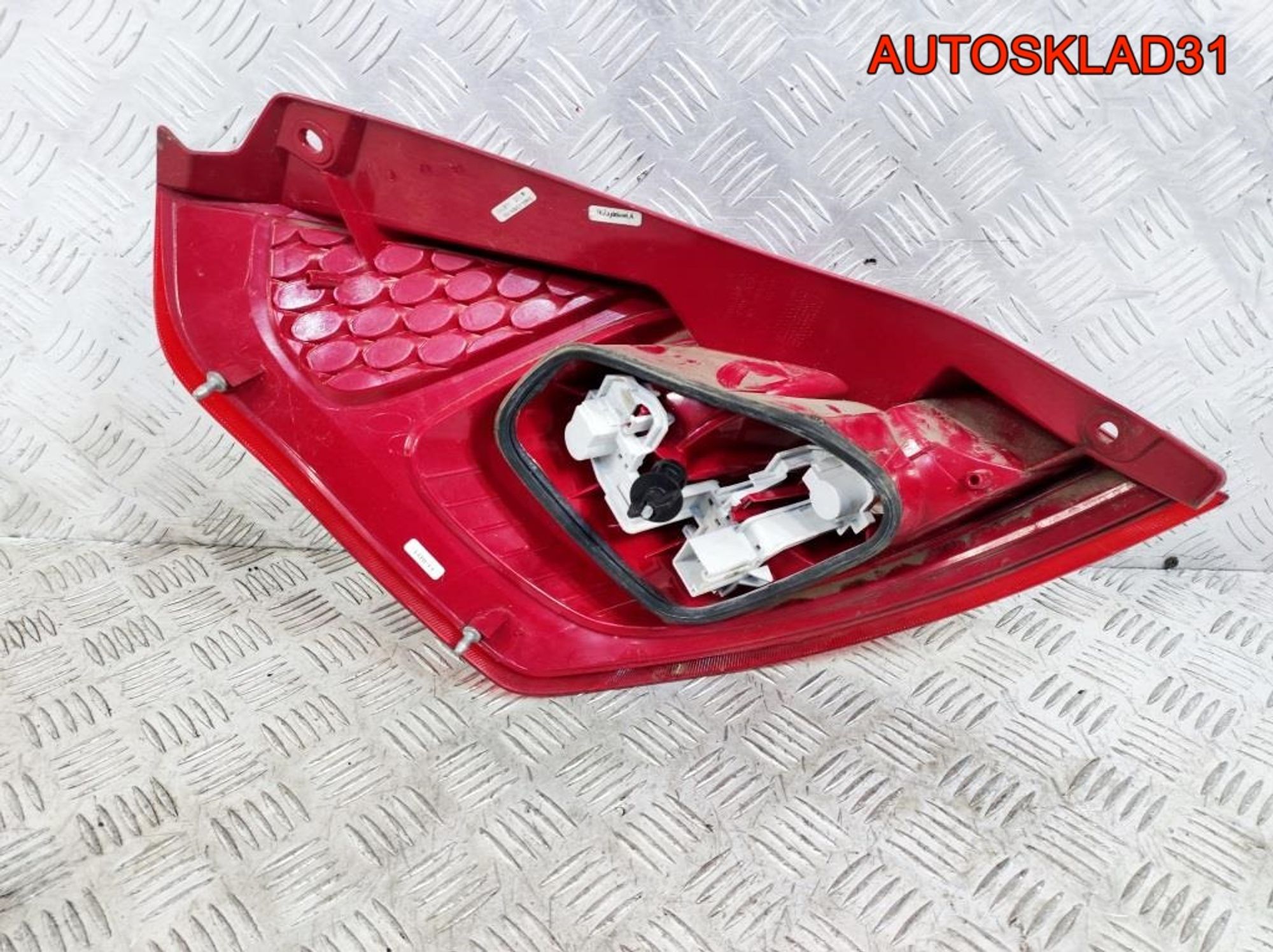 Фонарь задний правый Ford Fiesta 8A6113404AE, 3300 рублей, Дубовое