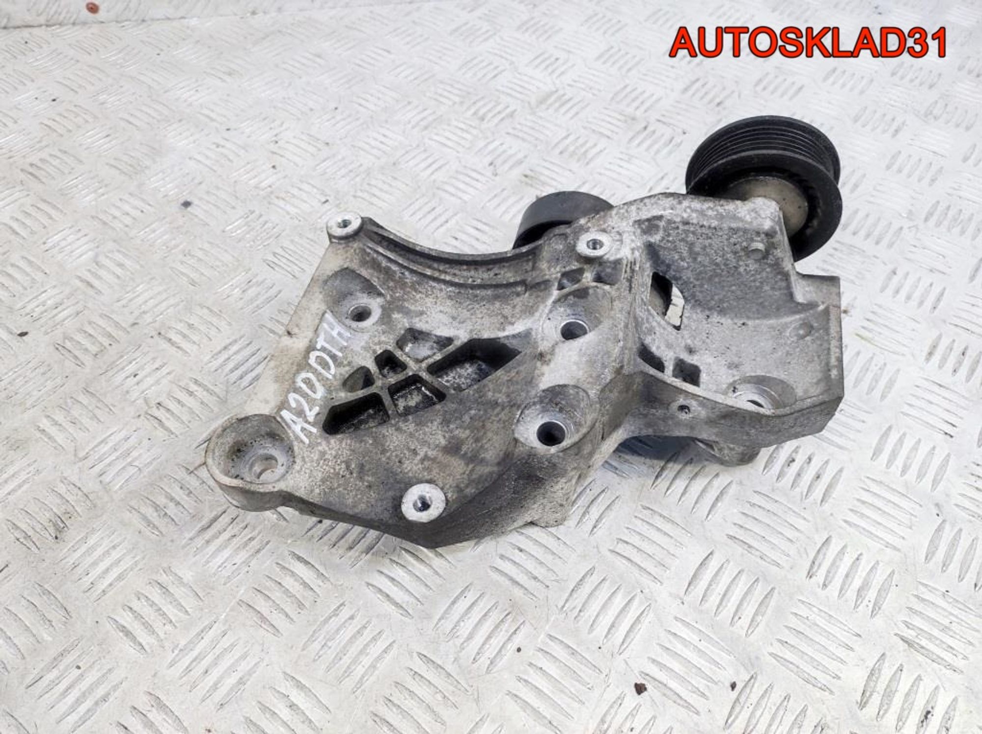 Кронштейн кондиционера Opel Astra J 55582510, 2100 рублей, Дубовое