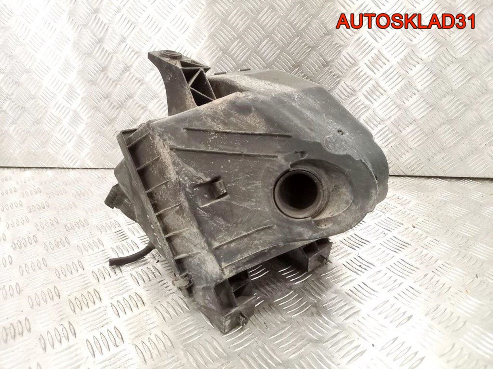 Корпус воздушного фильтра VW Passat B5 4B0133837E, 1400 рублей, Дубовое