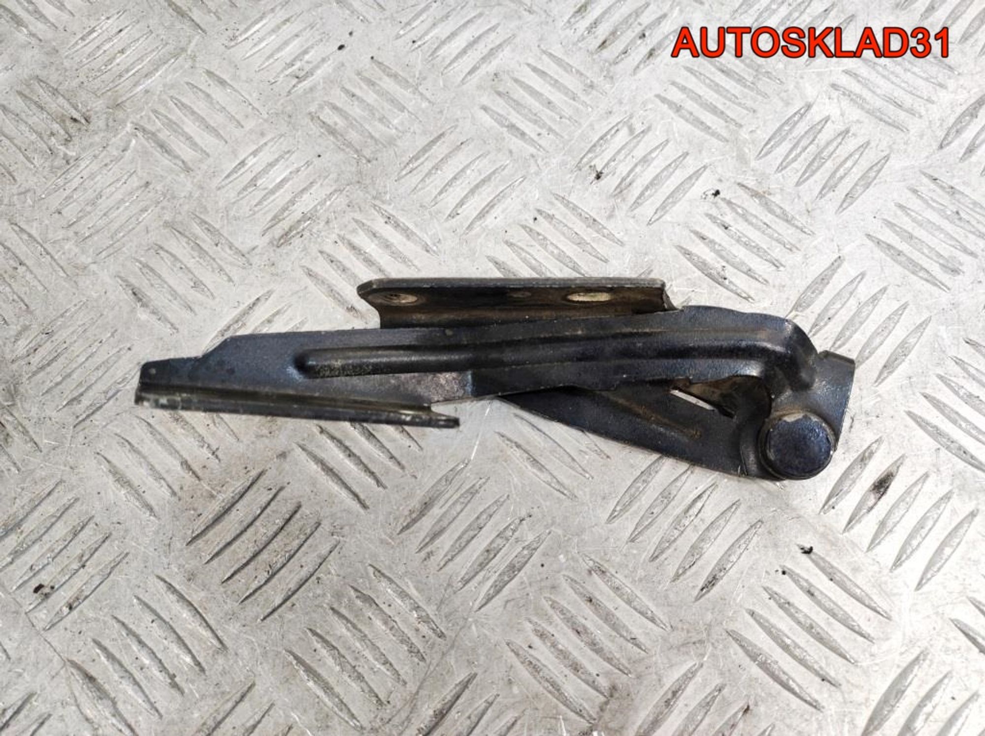 Петля капота левая Ford Focus 1 XS4116801AF, 900 рублей, Дубовое