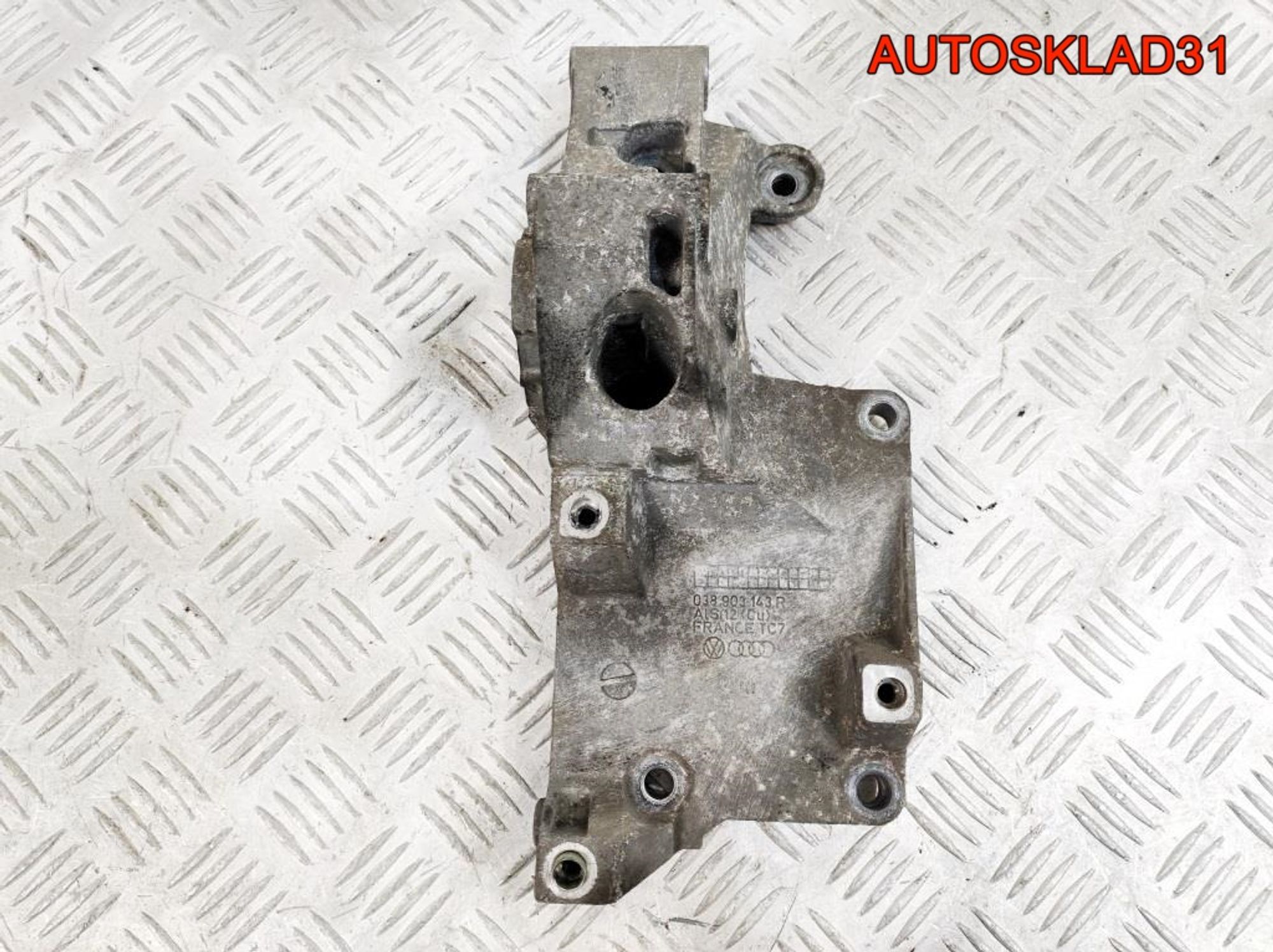 Кронштейн генератора VW Golf 4 1,9 ATD 038903143R, 600 рублей, Дубовое