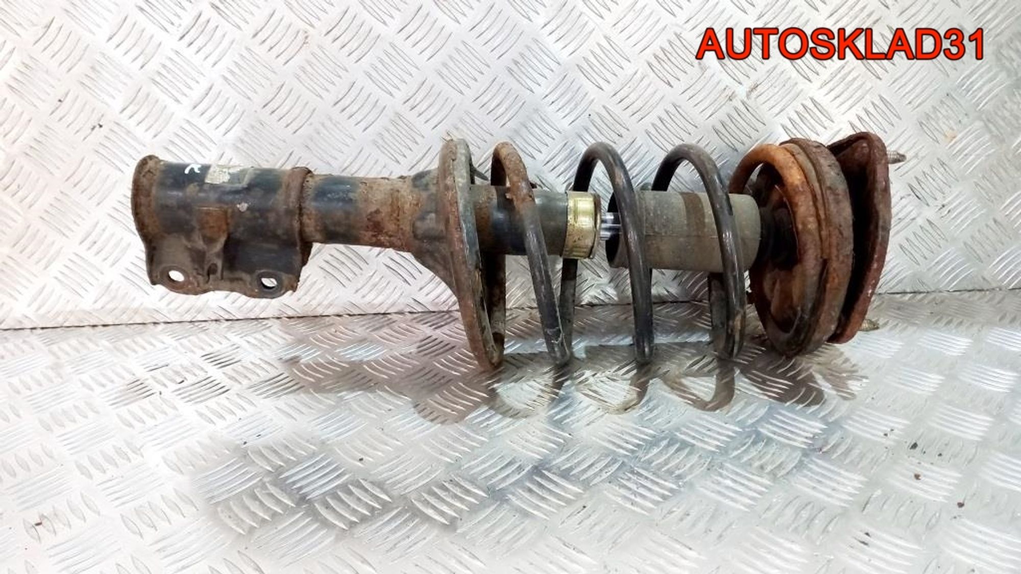 Амортизатор передний правый в сборе Mitsubishi Carisma DA MR554949, 5000 рублей, Дубовое