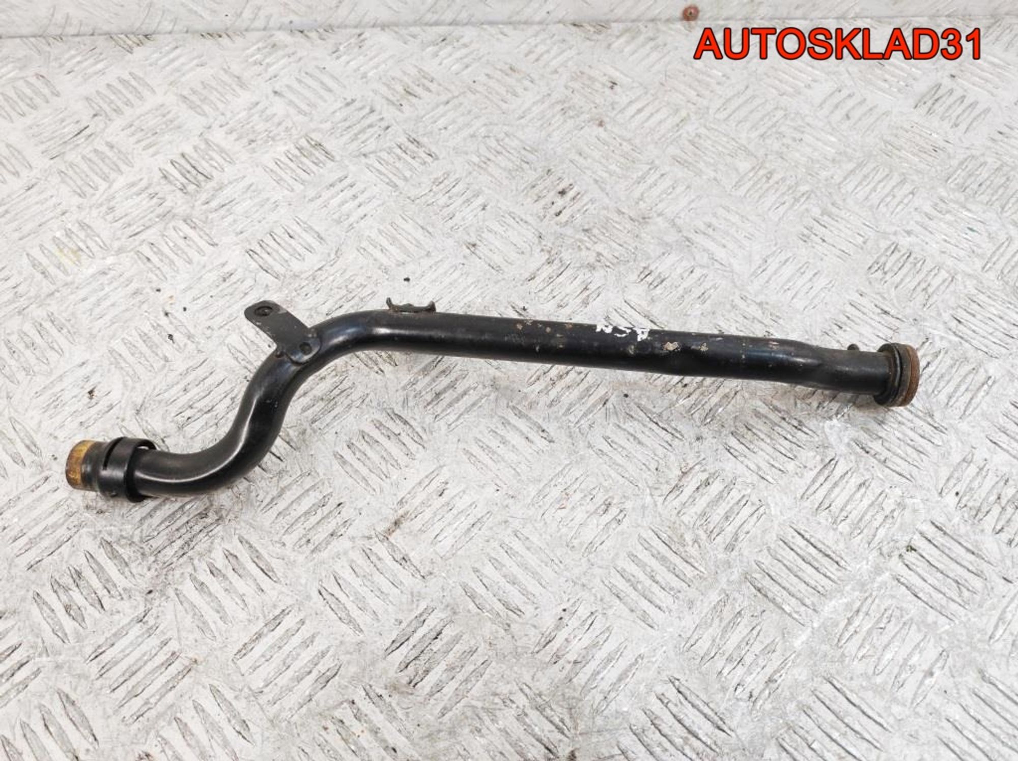 Трубка радиатора Audi A4 B6 3,0 ASN 06C121075F, 1000 рублей, Дубовое