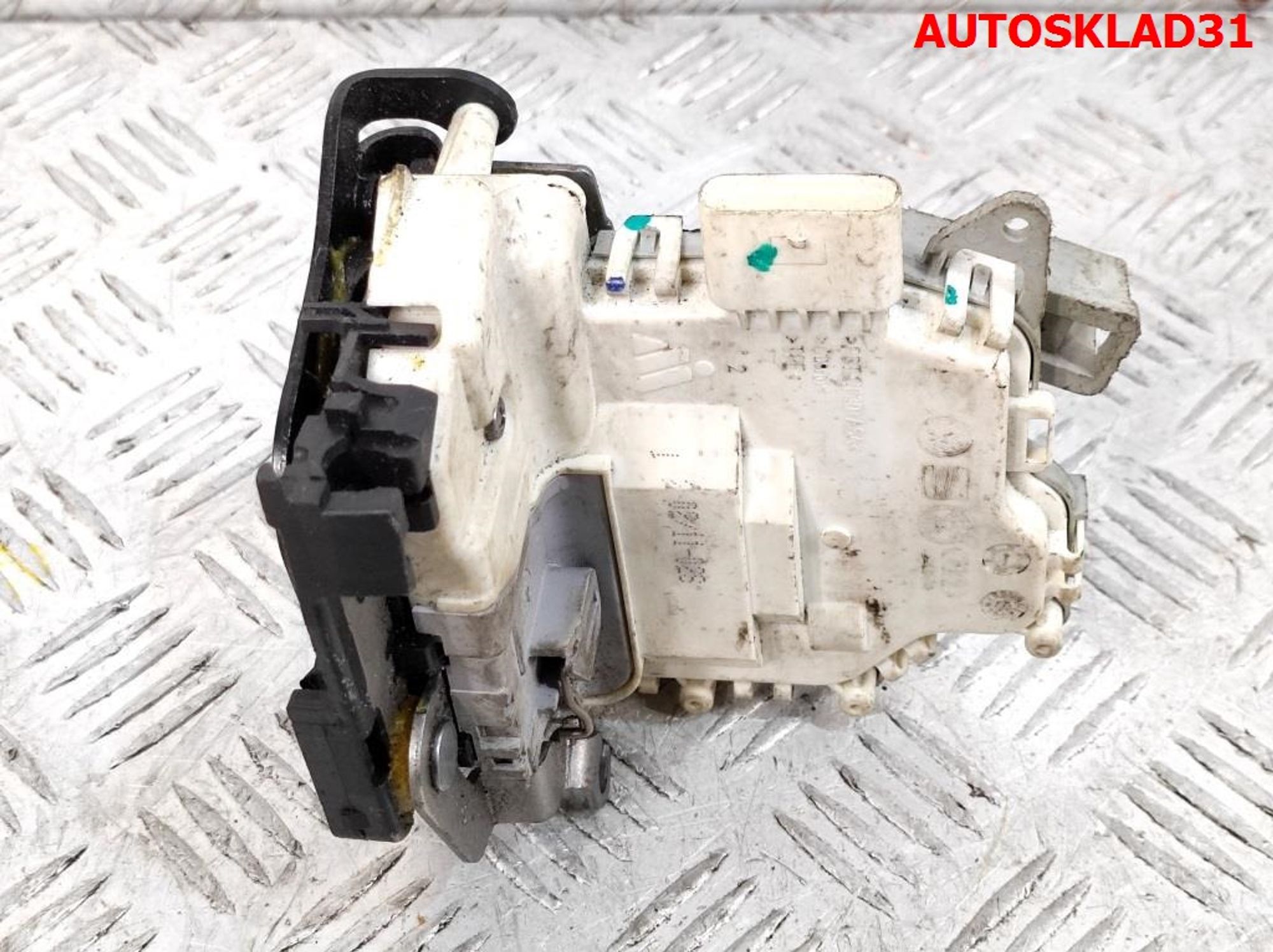 Замок двери задней левой Audi A4 B8 8K0839015C, 3500 рублей, Дубовое