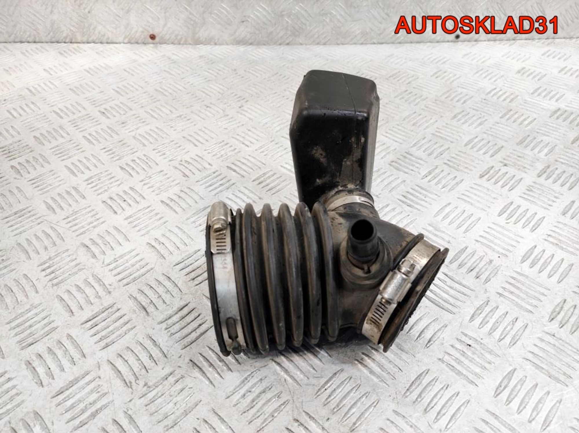 Резонатор воздушного фильтра Ford Maverick 2 3,0 7KB4 6L849F805BA, 900 рублей, Дубовое