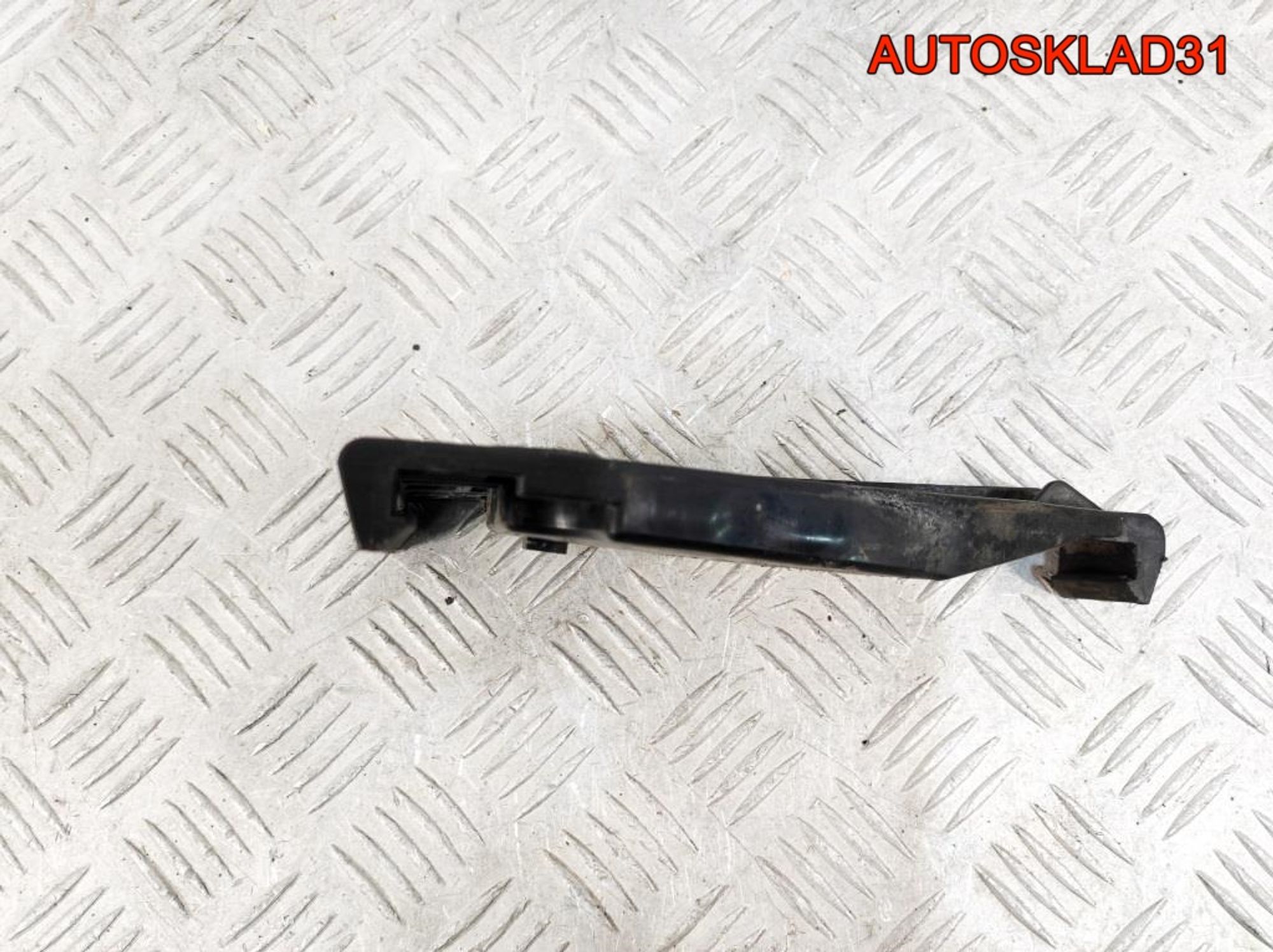 Направляющая переднего бампера правая Audi A4 B5, 1800 рублей, Дубовое