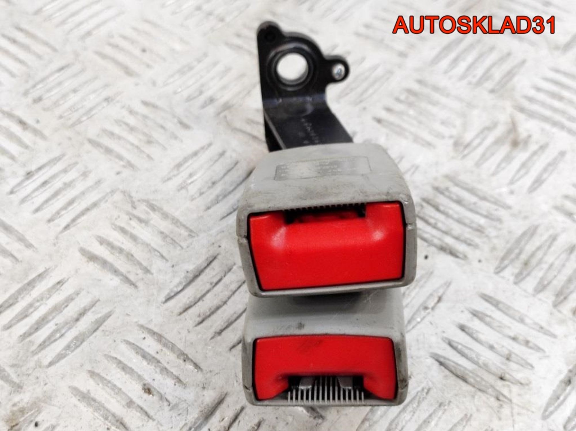 Ответная часть ремня безопасности Audi A8 D3 4E0857739A, 500 рублей, Дубовое