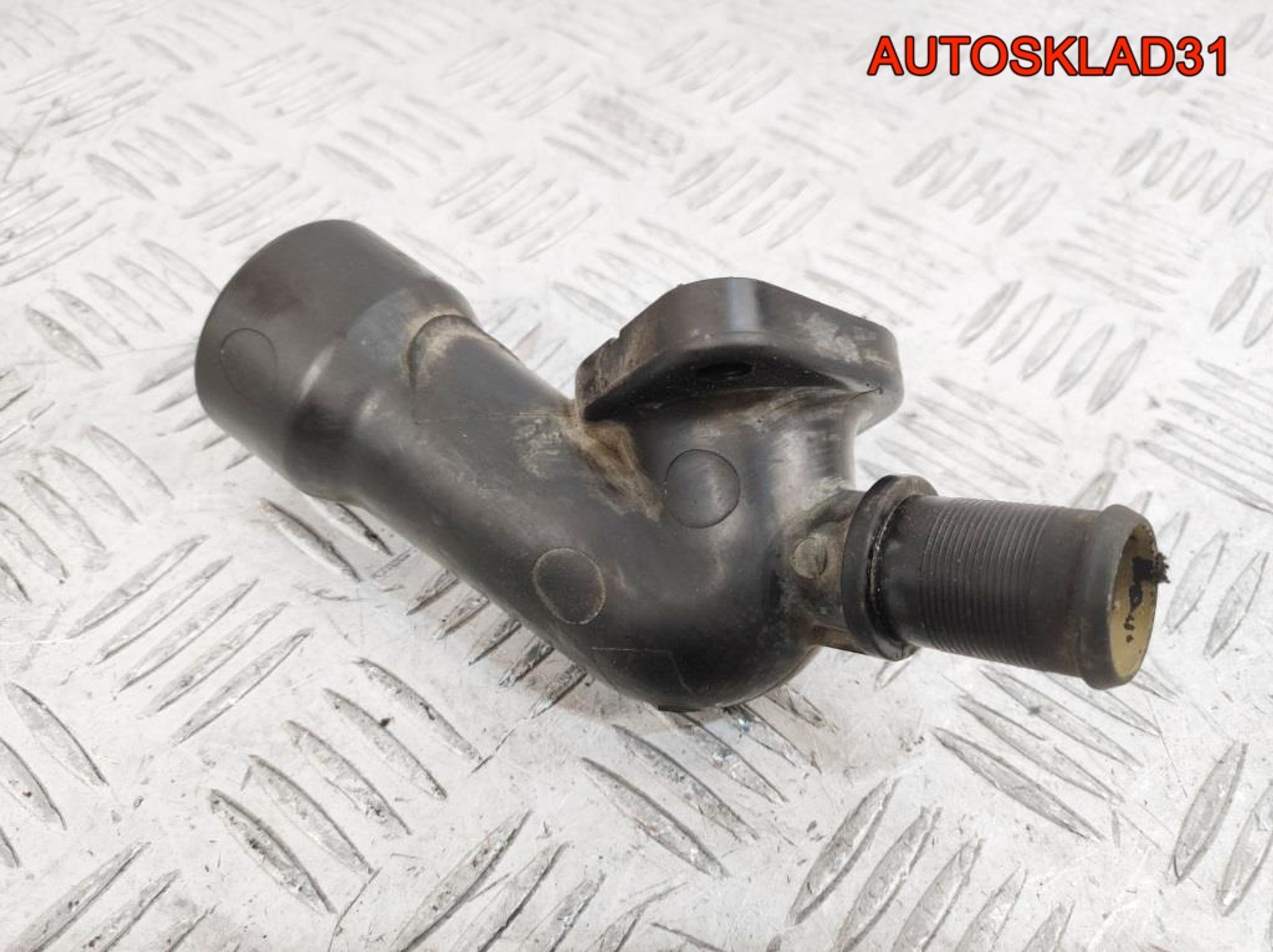 Фланец системы охлаждения Ford Focus 3 2,0 UFDB 9646559580, 600 рублей, Дубовое