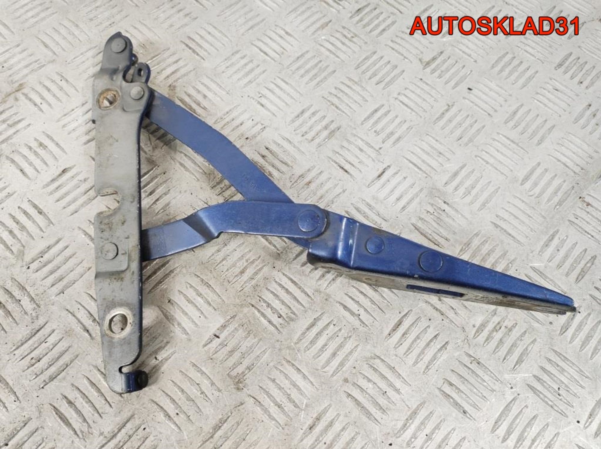 Петля крышки багажника правая Audi A4 B7 8E5827302, 900 рублей, Дубовое