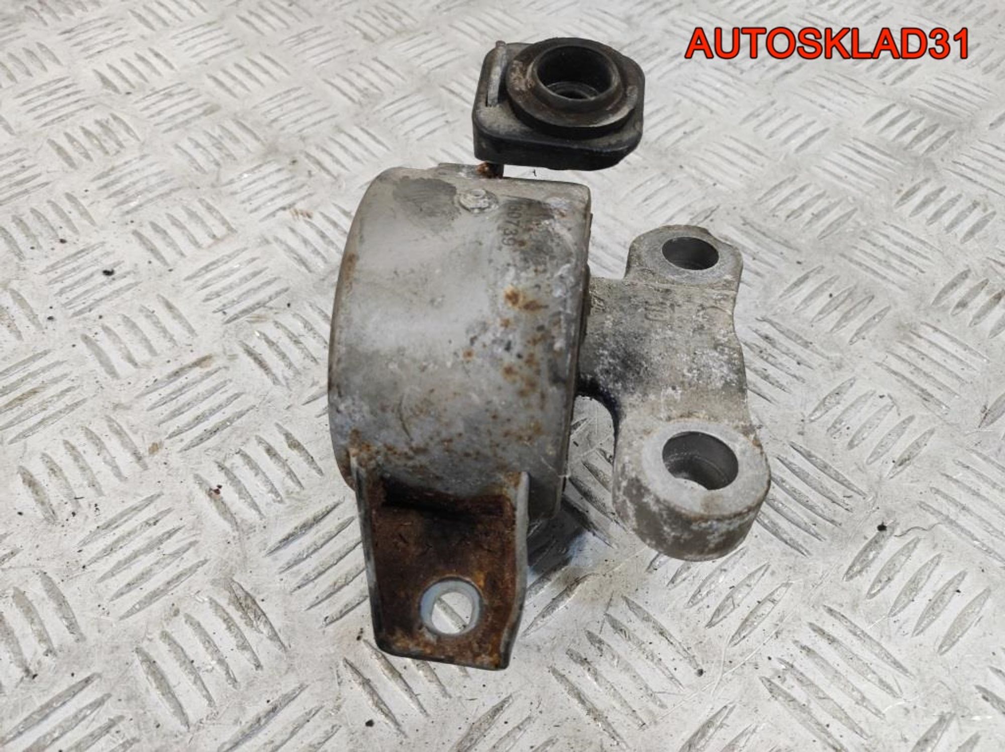 Опора двигателя правая Opel Corsa D 13130739, 1700 рублей, Дубовое