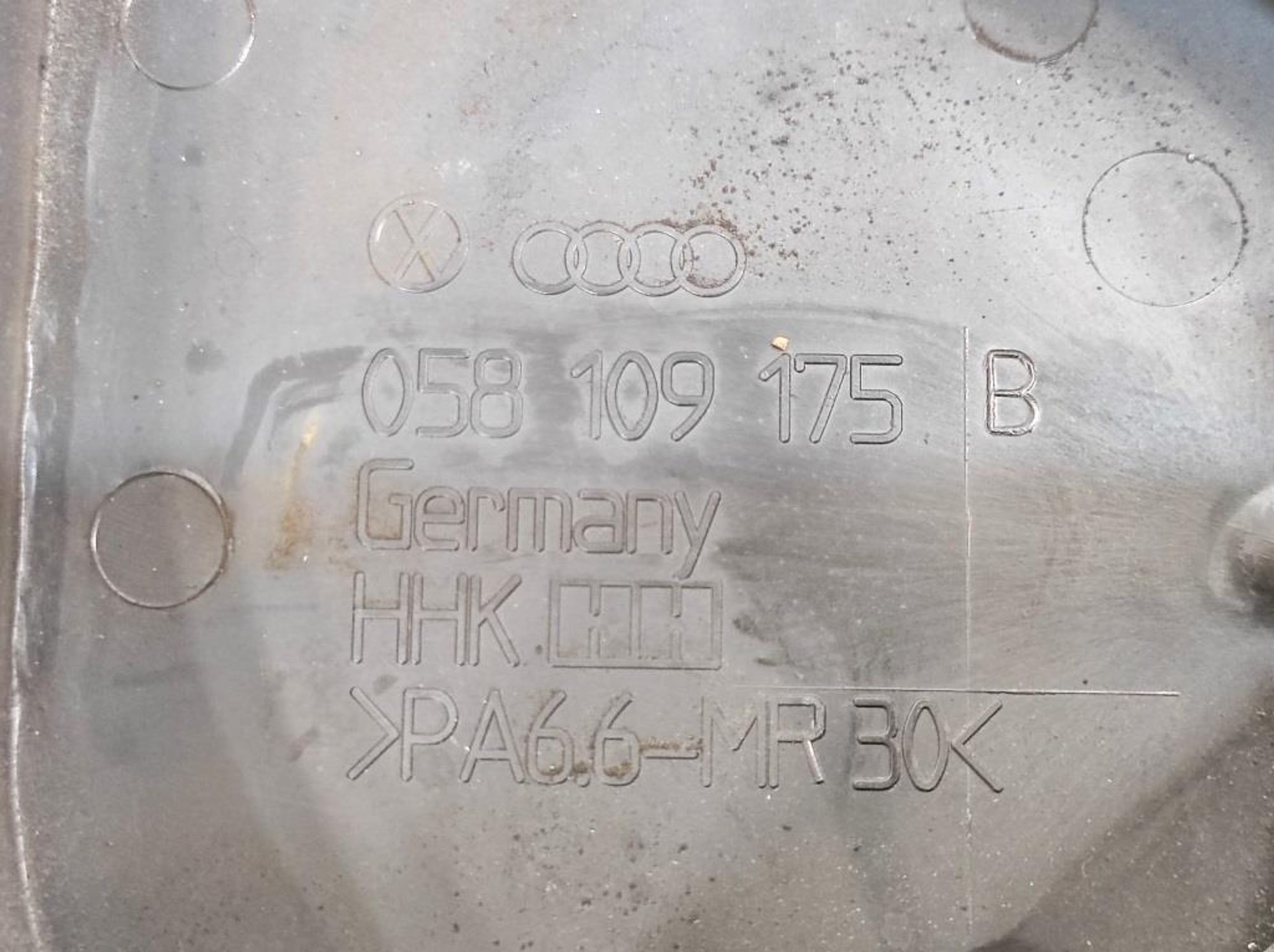 Кожух ремня ГРМ VW Passat B5 1,8 AEB 058109175B, 2700 рублей, Дубовое