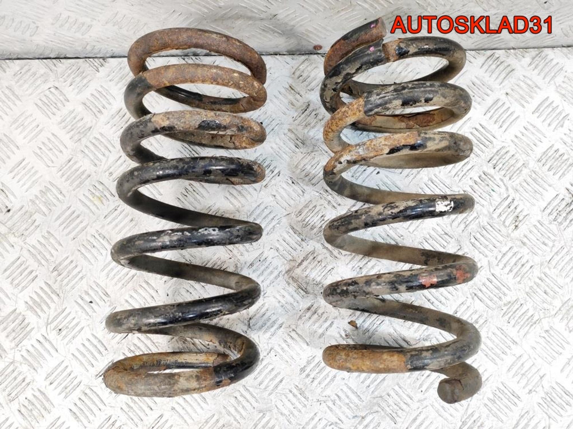 Пружина подвески задняя Mitsubishi Pajero 3 M3X02014, 2000 рублей, Дубовое