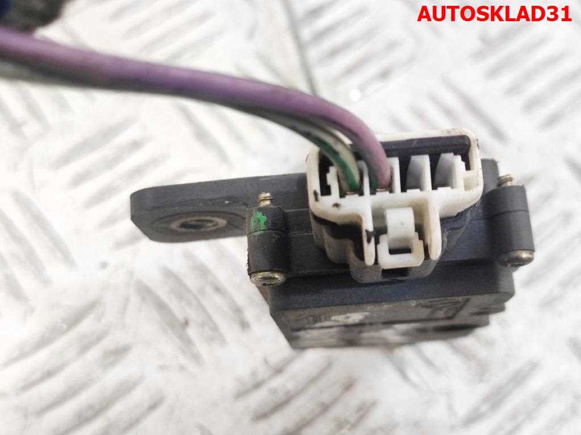 Активатор замка багажника Nissan Primera P11 Combi 905508F800, 700 рублей, Дубовое