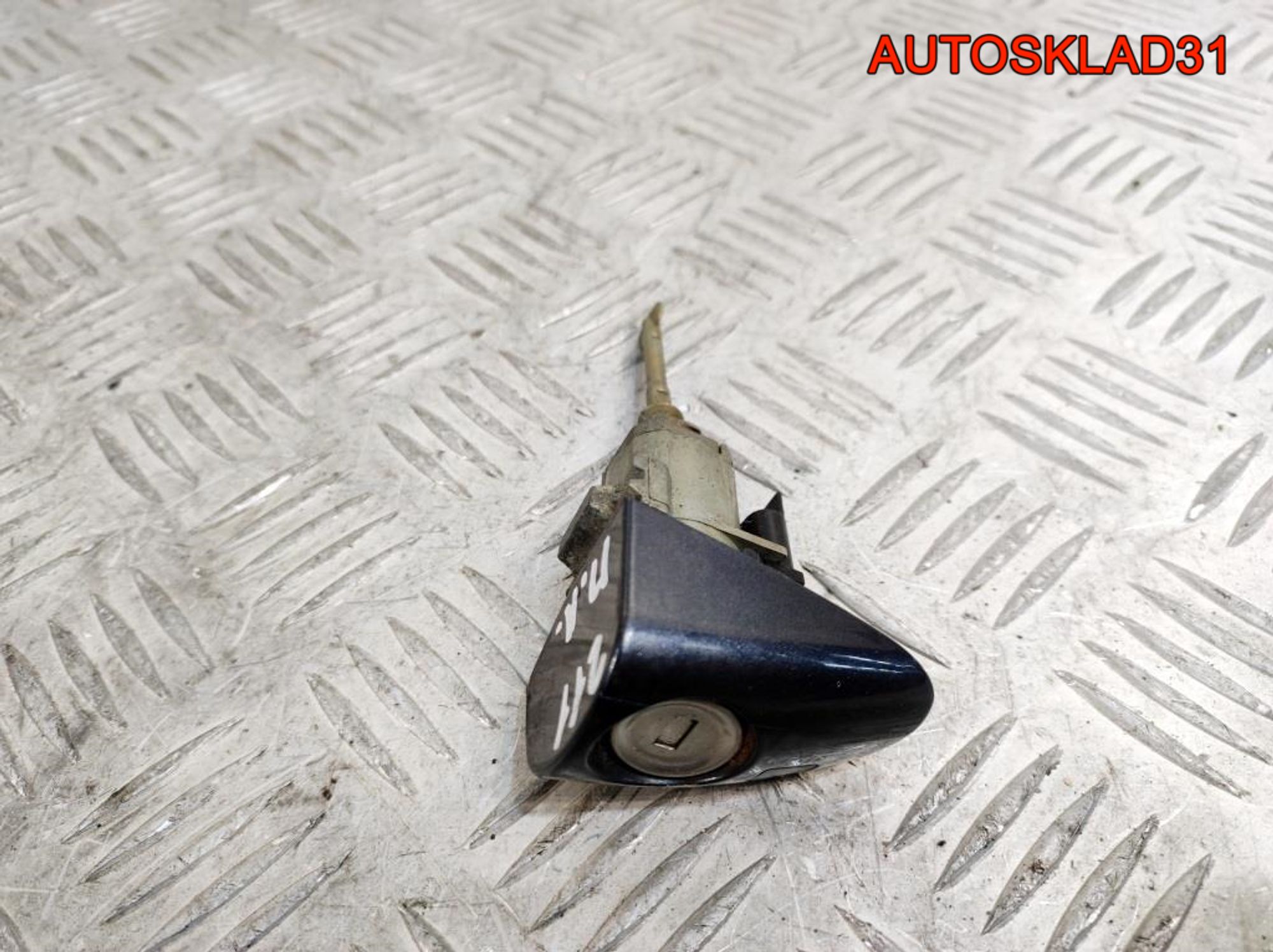 Вставка замка двери левая Mercedes W211 A2037602377, 3600 рублей, Дубовое