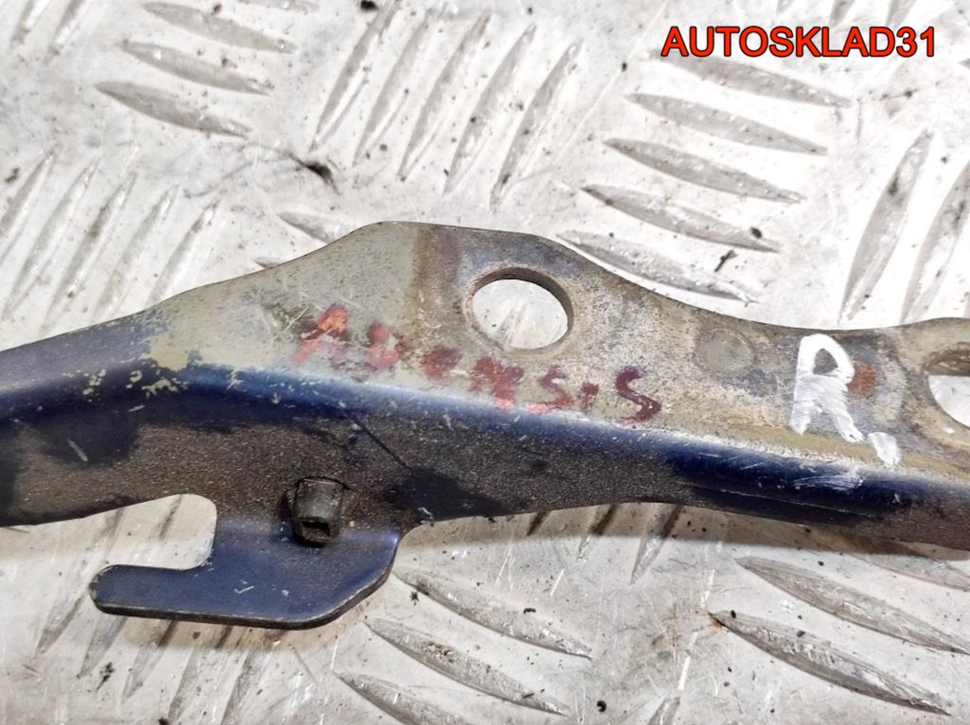 Петля капота правая Toyota Avensis T250 5341005060, 1400 рублей, Дубовое
