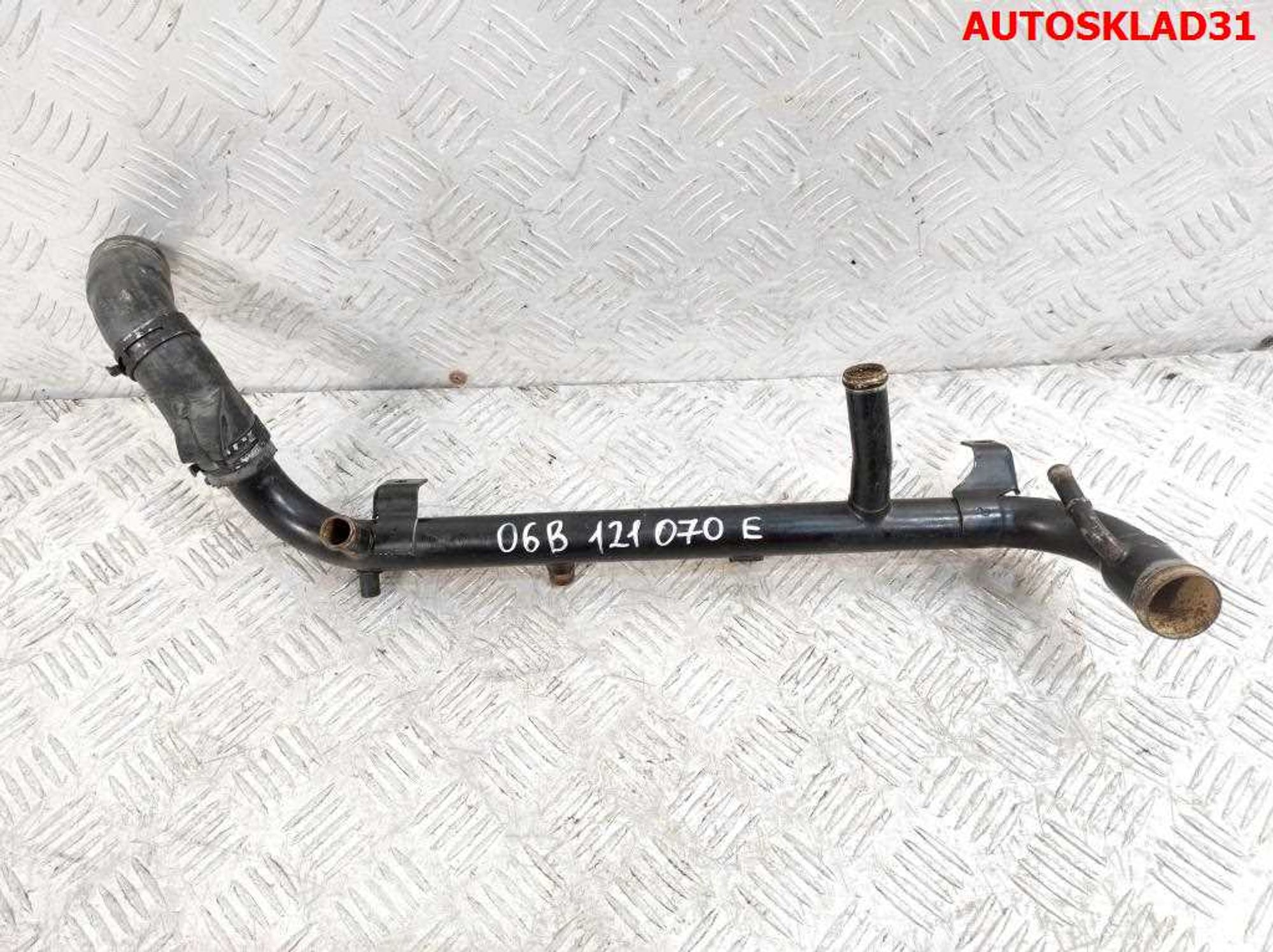 Трубка охлаждающей жидкости Audi A4 B6 1,8 AVJ 06B121070E, 1000 рублей, Дубовое
