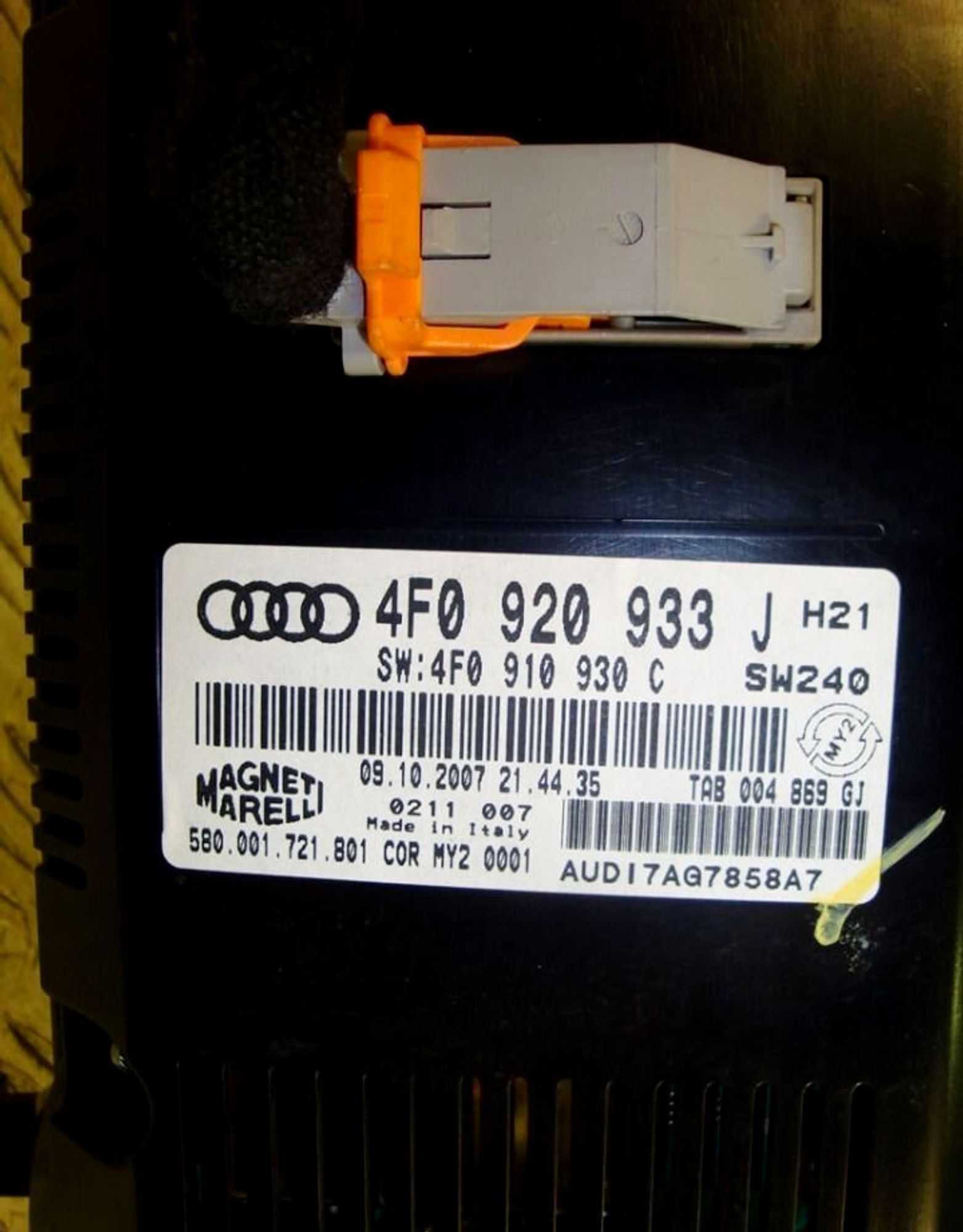 Панель приборов Audi A6 C6 3.0 BMK Дизель АКПП 4F0920933J, 7700 рублей, Дубовое