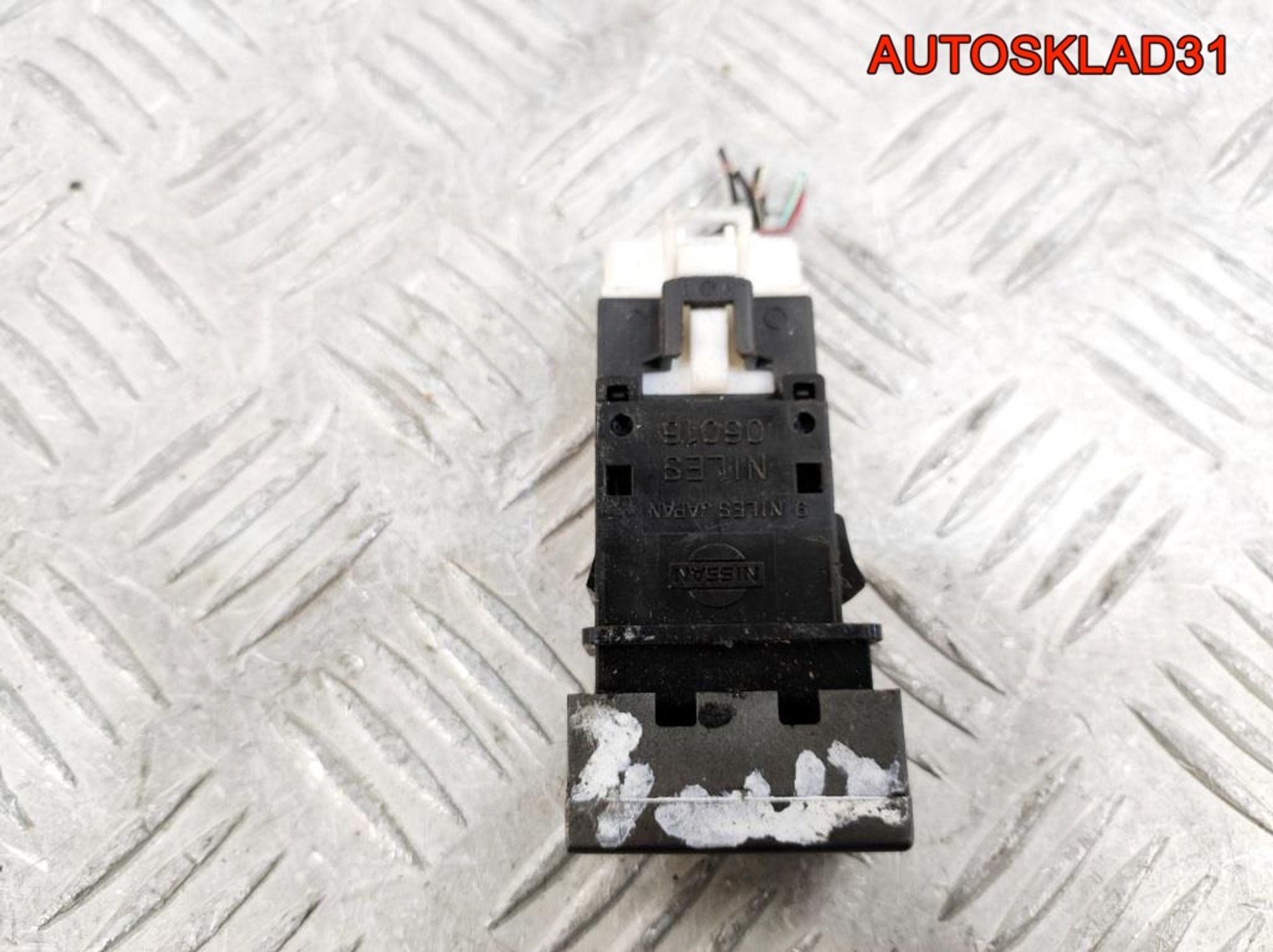 Кнопка обогрева заднего стекла Nissan X-Trail T30, 700 рублей, Дубовое