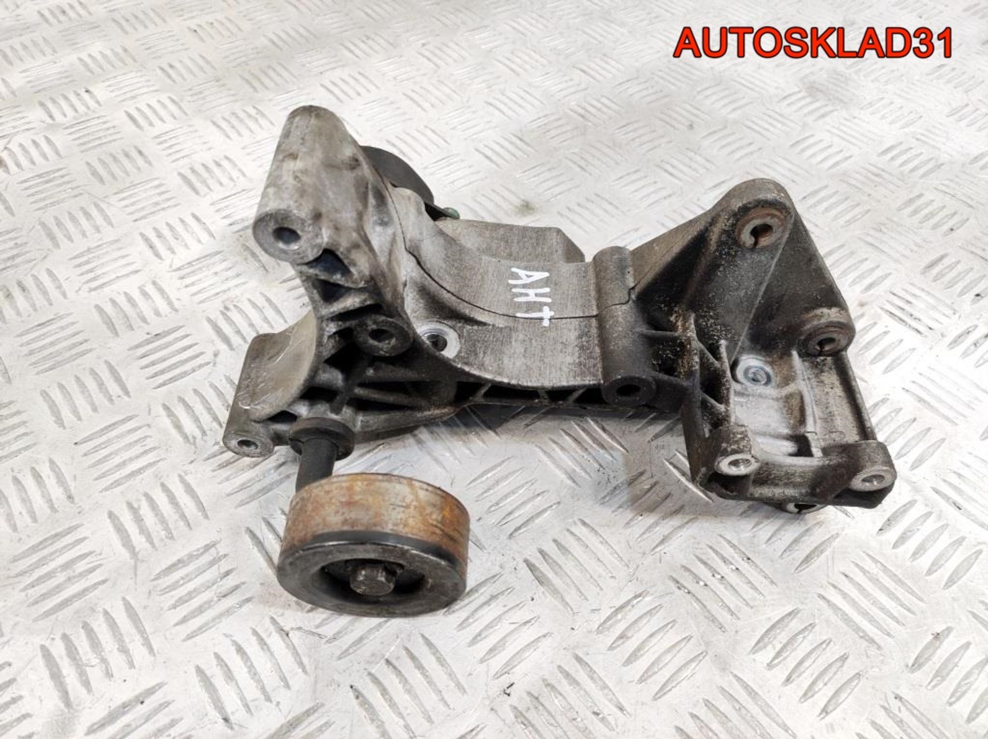 Кронштейн генератора VW Lupo 1.0 AHT 047903139A, 3600 рублей, Дубовое