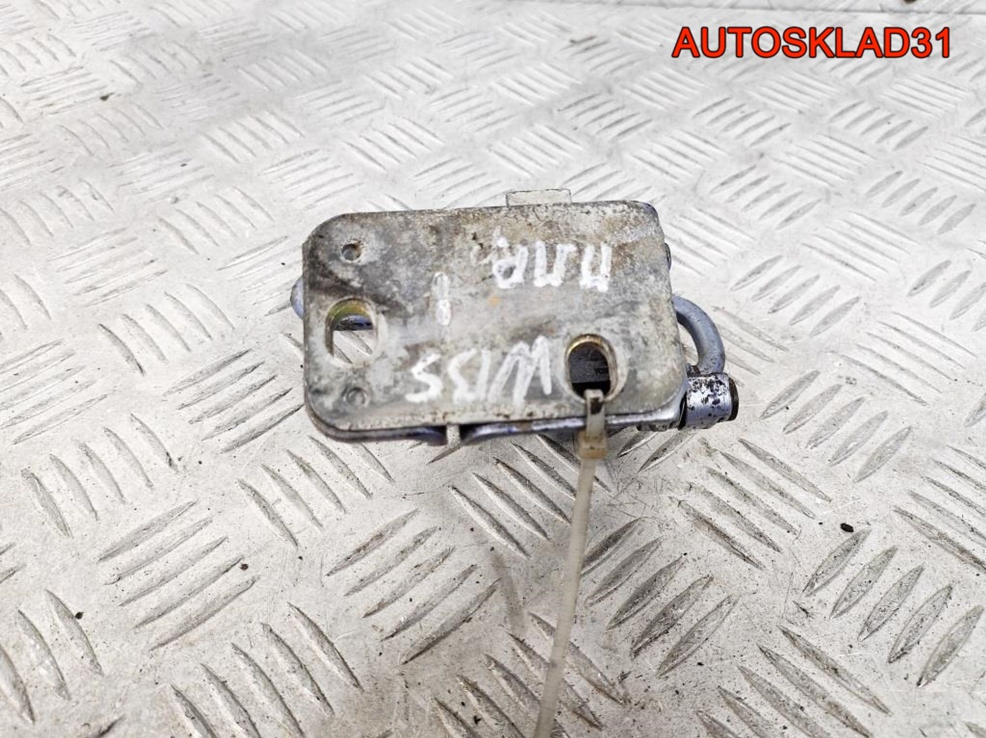 Петля двери передняя правая нижняя VW Passat B5, 4500 рублей, Дубовое