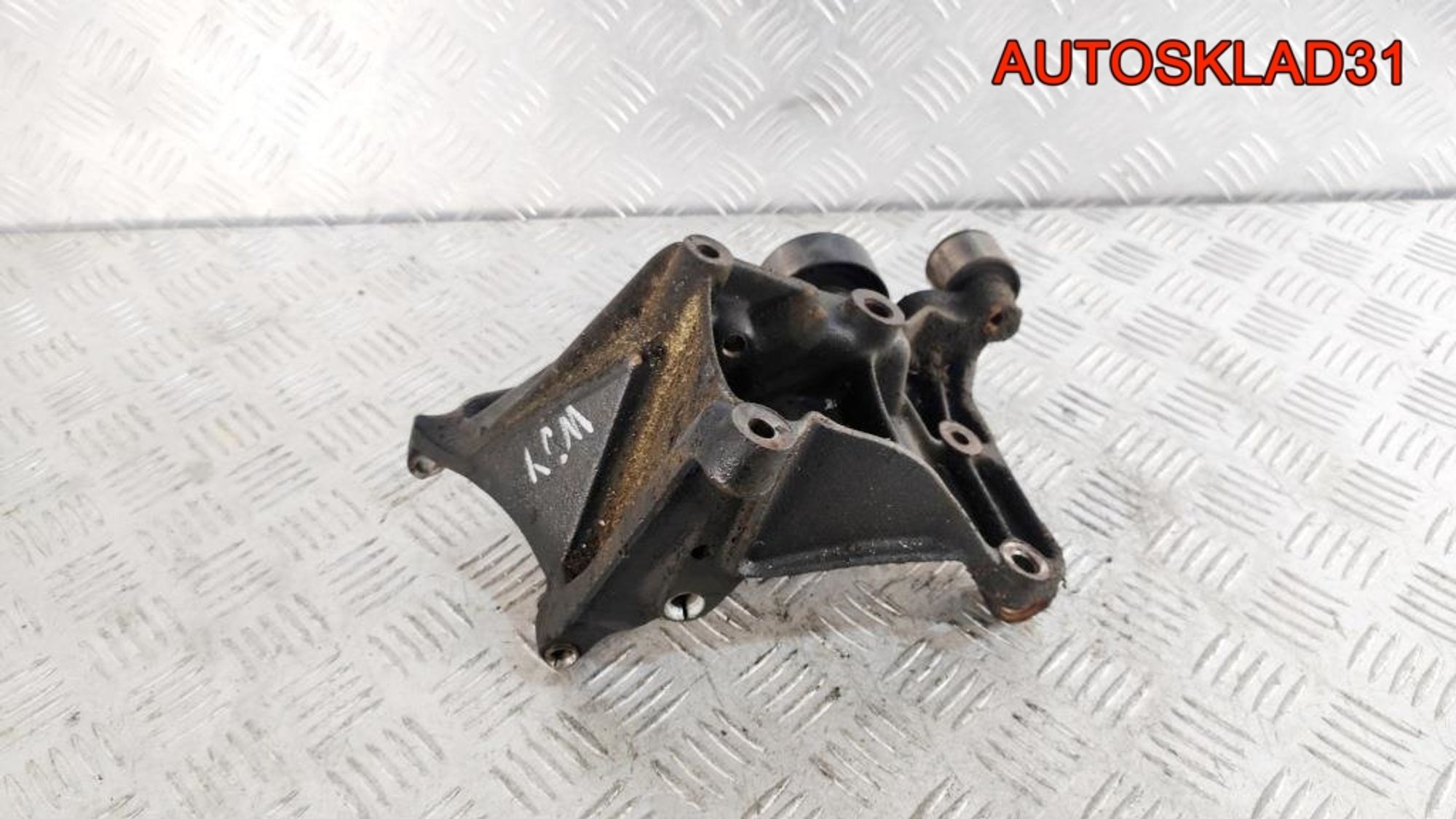 Кронштейн генератора Peugeot 206 1,9 PSA WJY 10DXFR 9634962980, 900 рублей, Дубовое