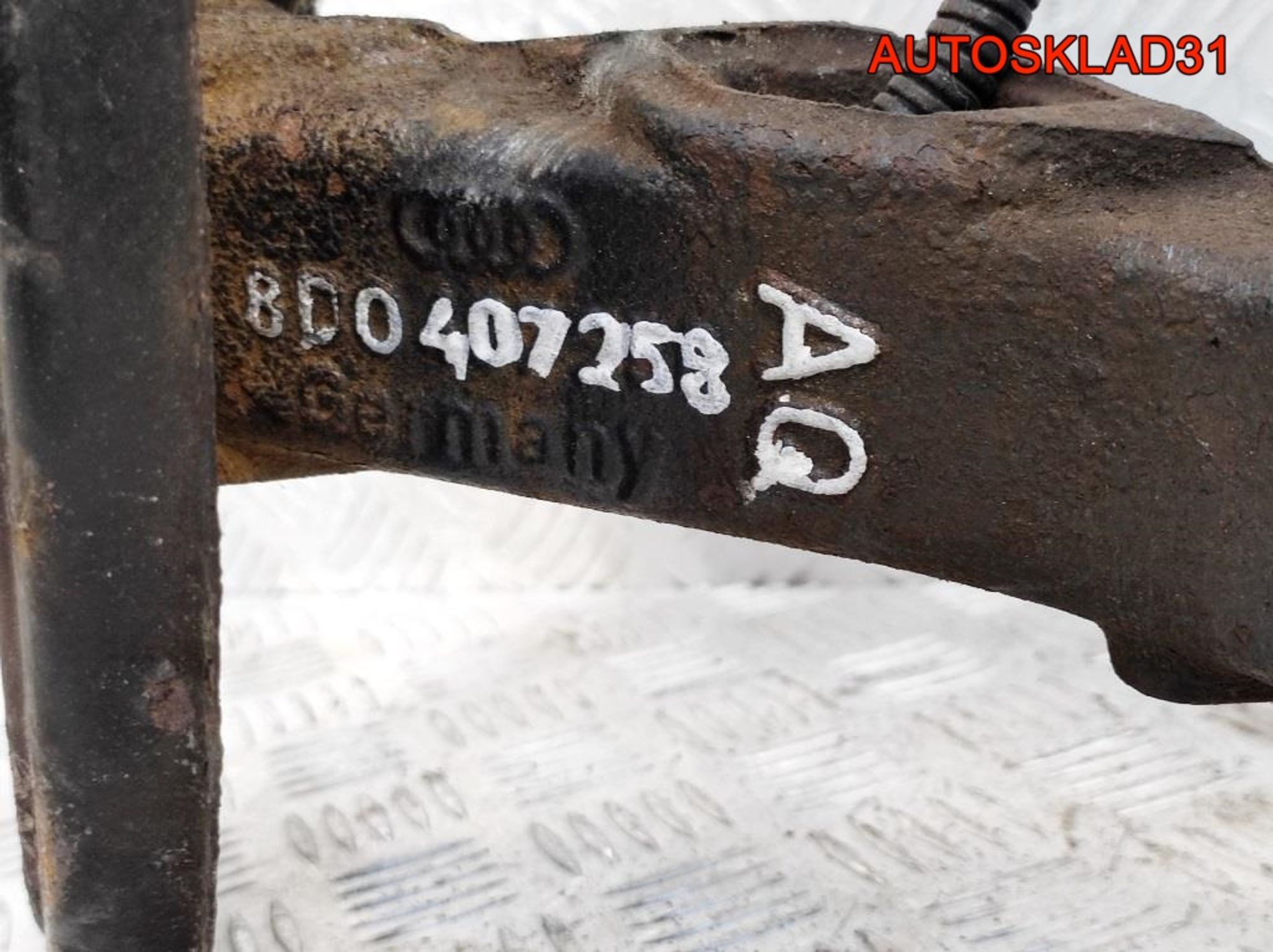 Кулак передний правый VW Passat B5 8D0407258AQ, 1200 рублей, Дубовое