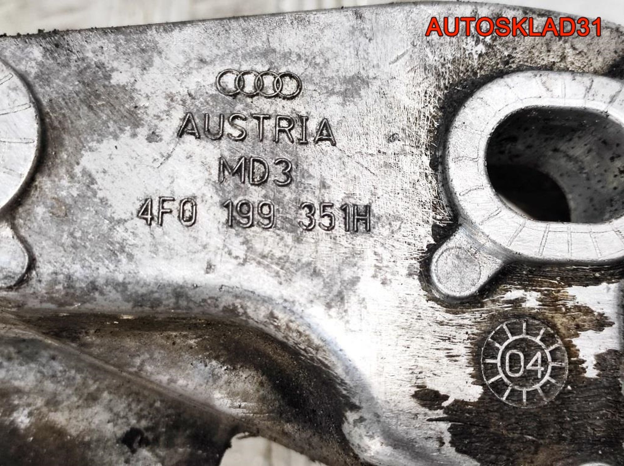 Кронштейн двигателя левый Audi A6 C6 4F0199351H, 8100 рублей, Дубовое