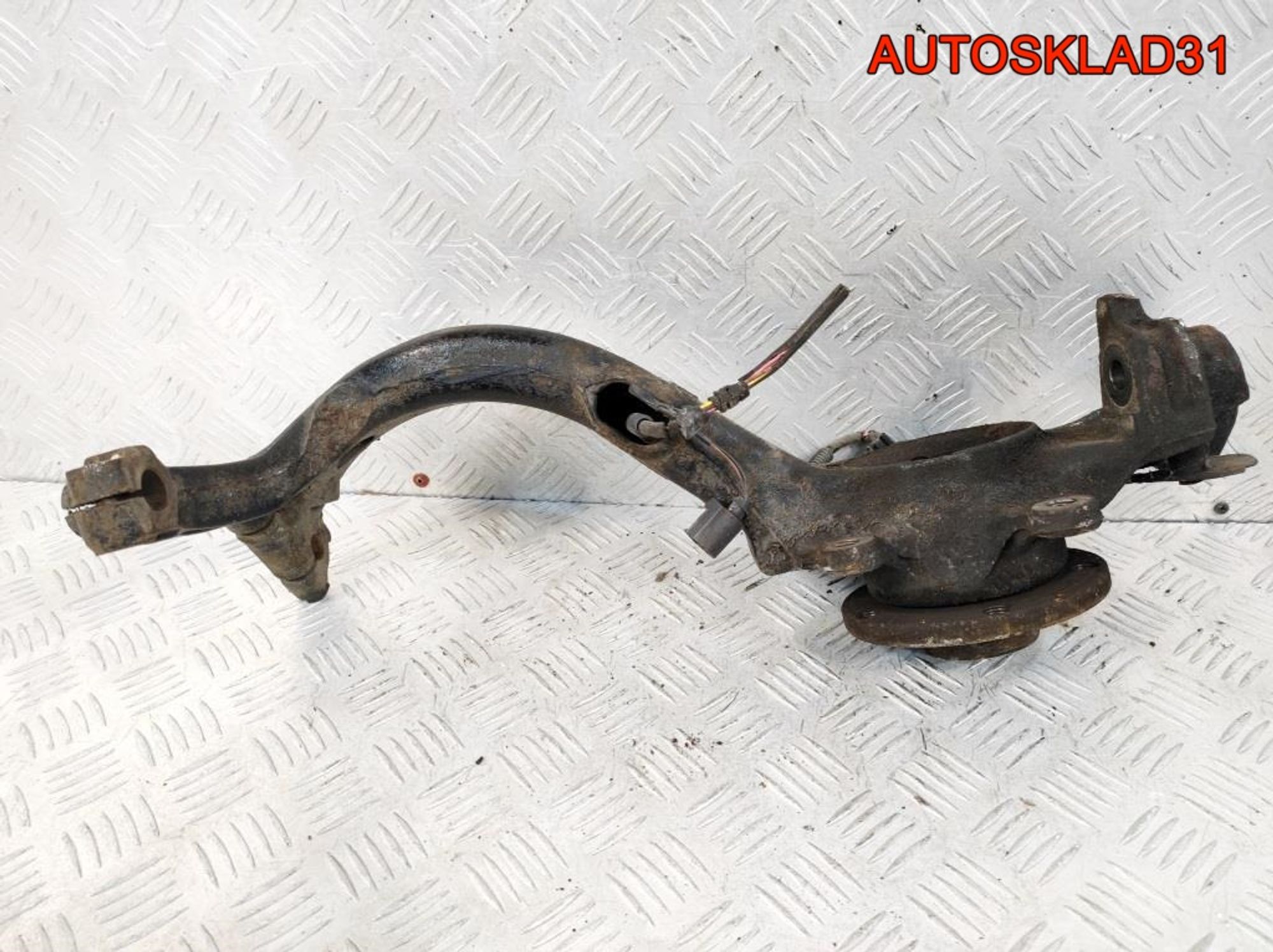 Кулак передний левый VW Passat B5 8D0407257S, 1200 рублей, Дубовое