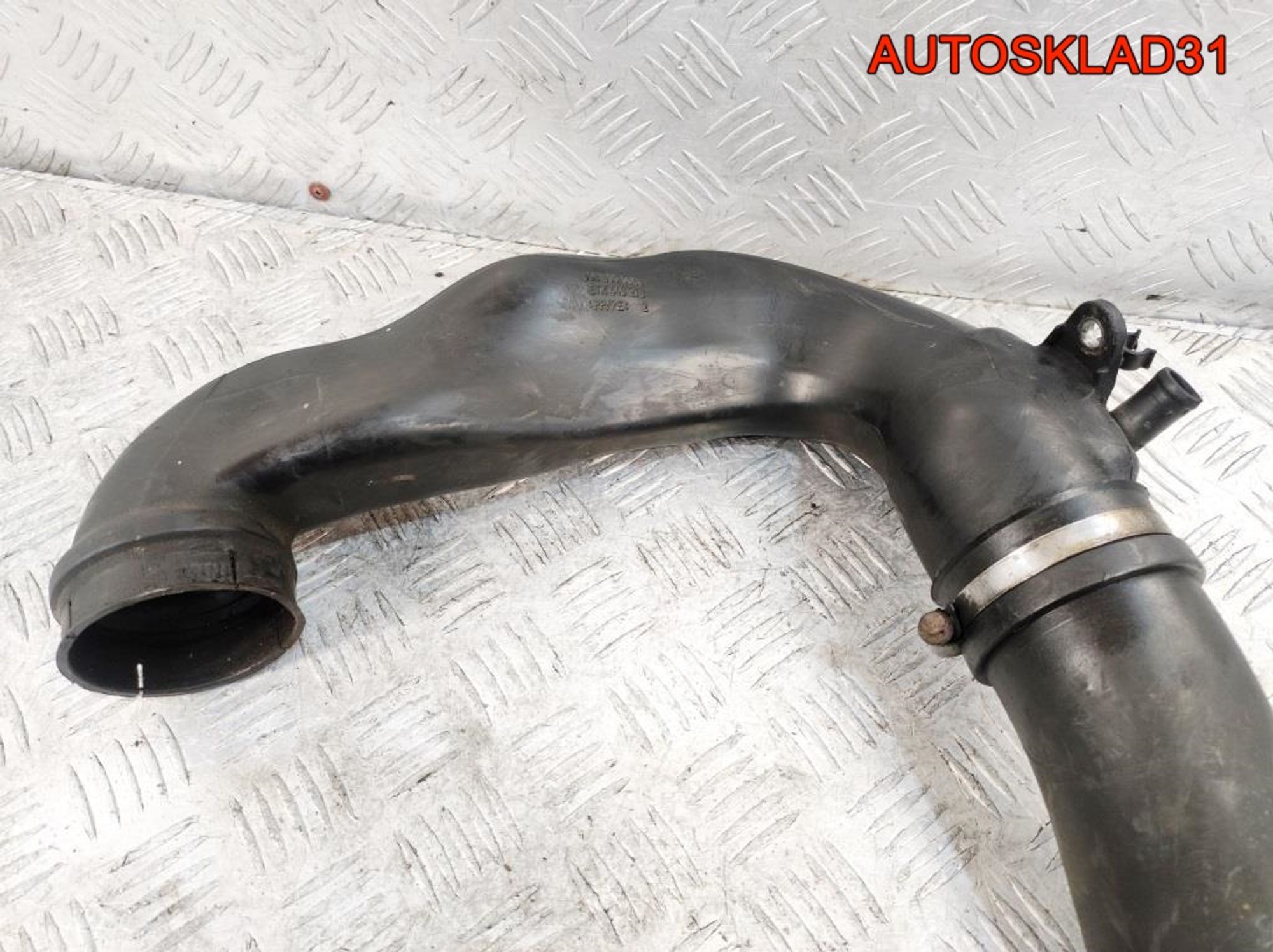 Патрубок воздушного фильтра Opel Astra H 55559548, 1000 рублей, Дубовое