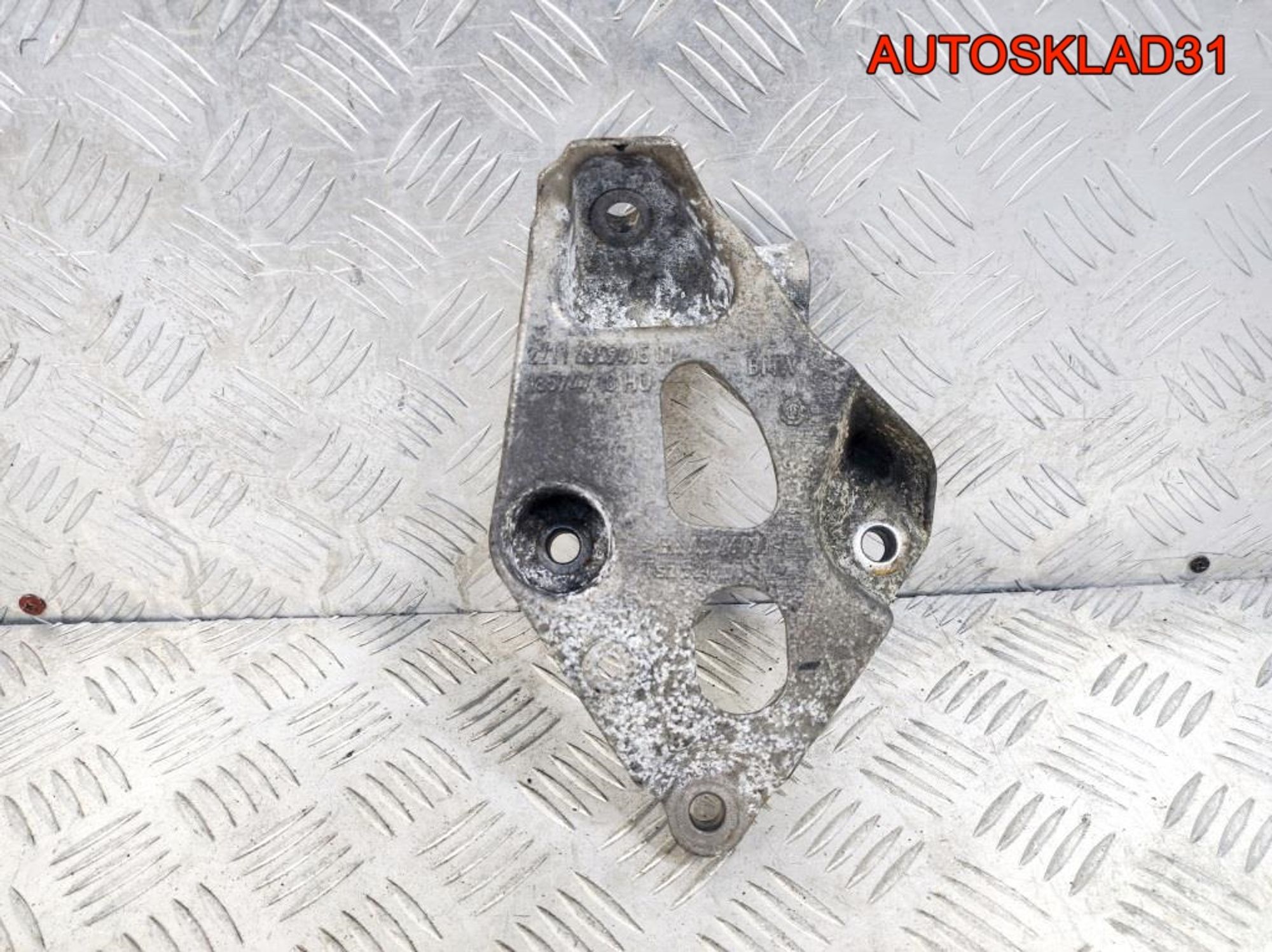 Кронштейн двигателя левый BMW F30 22116859415, 1700 рублей, Дубовое