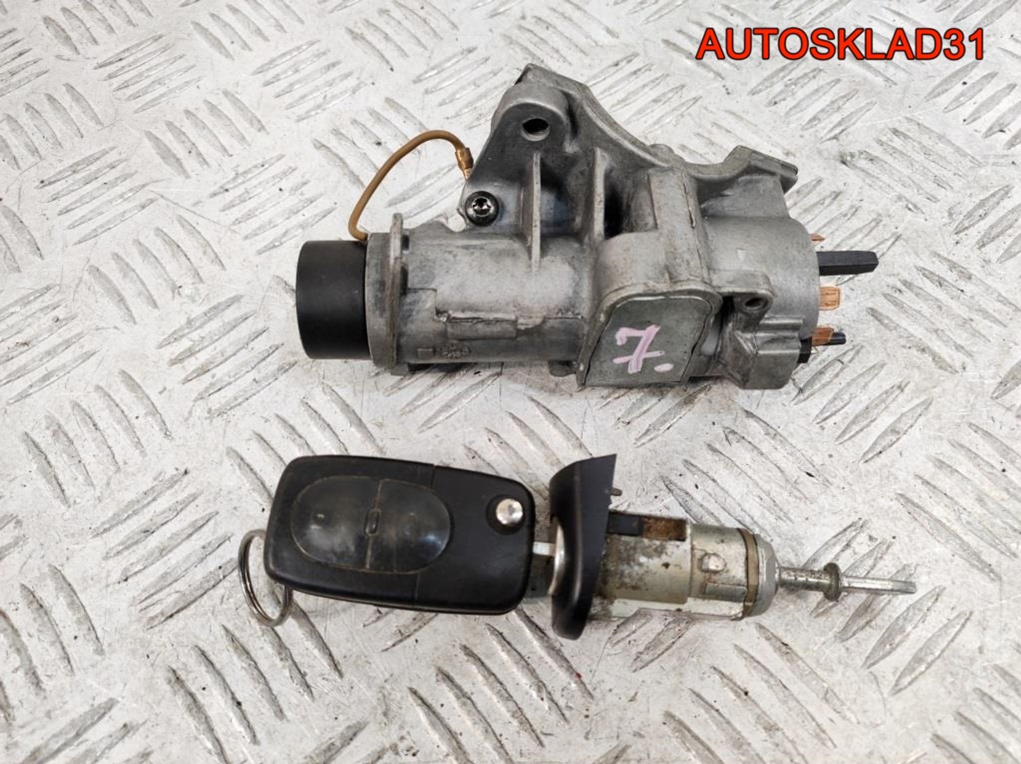 Комплект замок зажигания и личинка с ключом Volkswagen Golf 4 4B0905851C, 3600 рублей, Дубовое