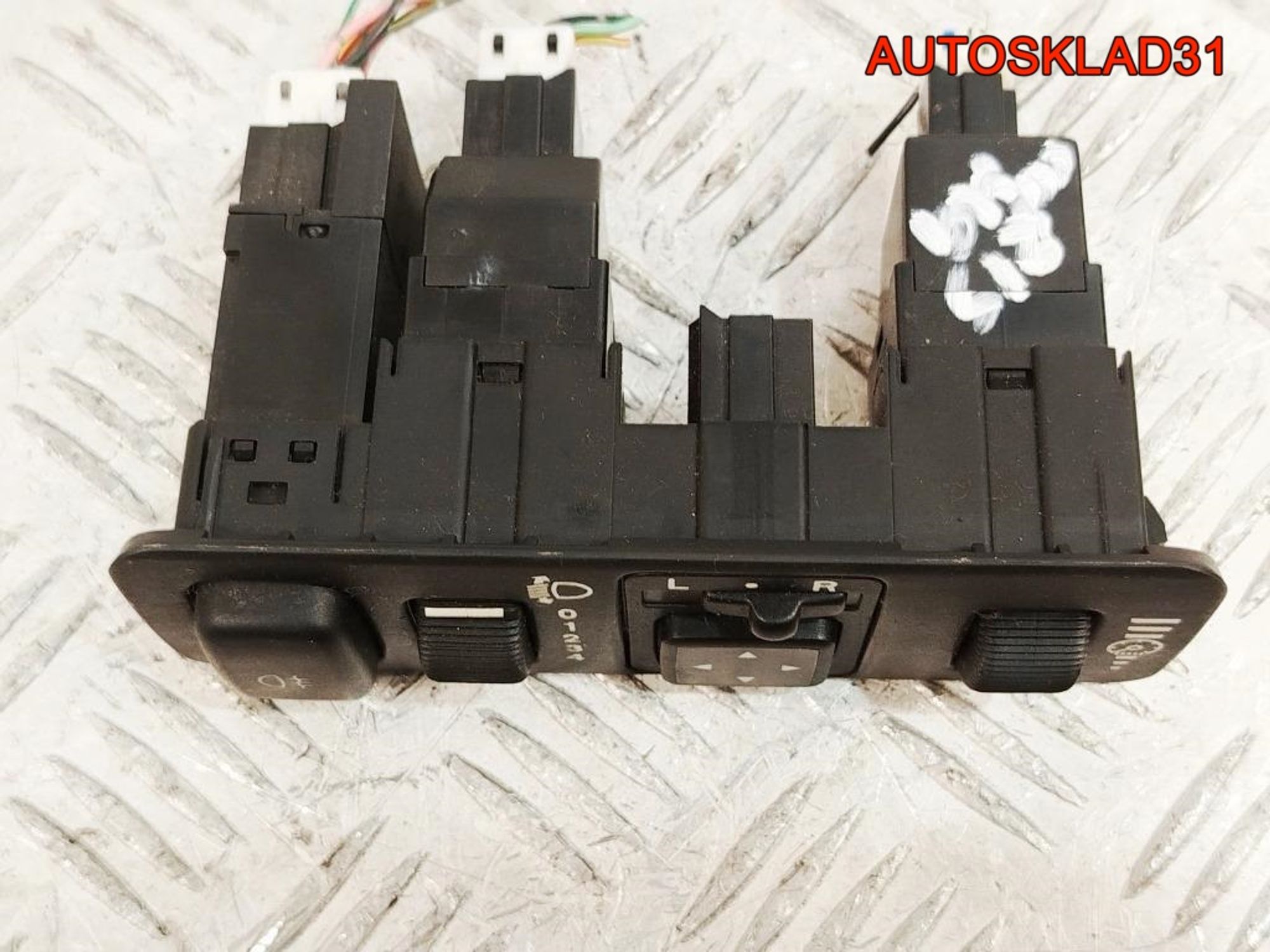 Блок кнопок Mitsubishi Carisma DA MR740608, 1200 рублей, Дубовое