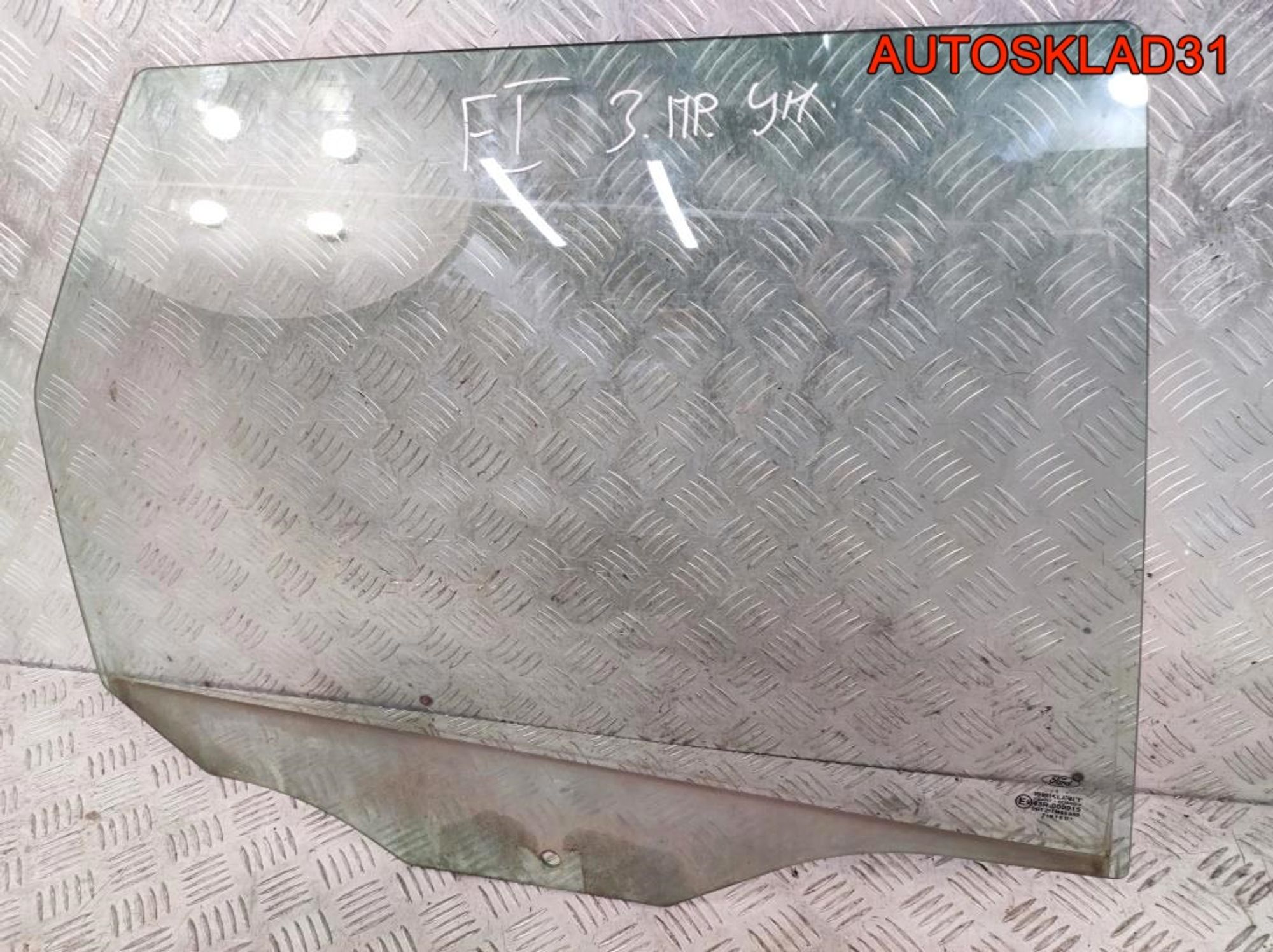 Стекло двери задней правой Ford Focus 1 Универсал, 900 рублей, Дубовое