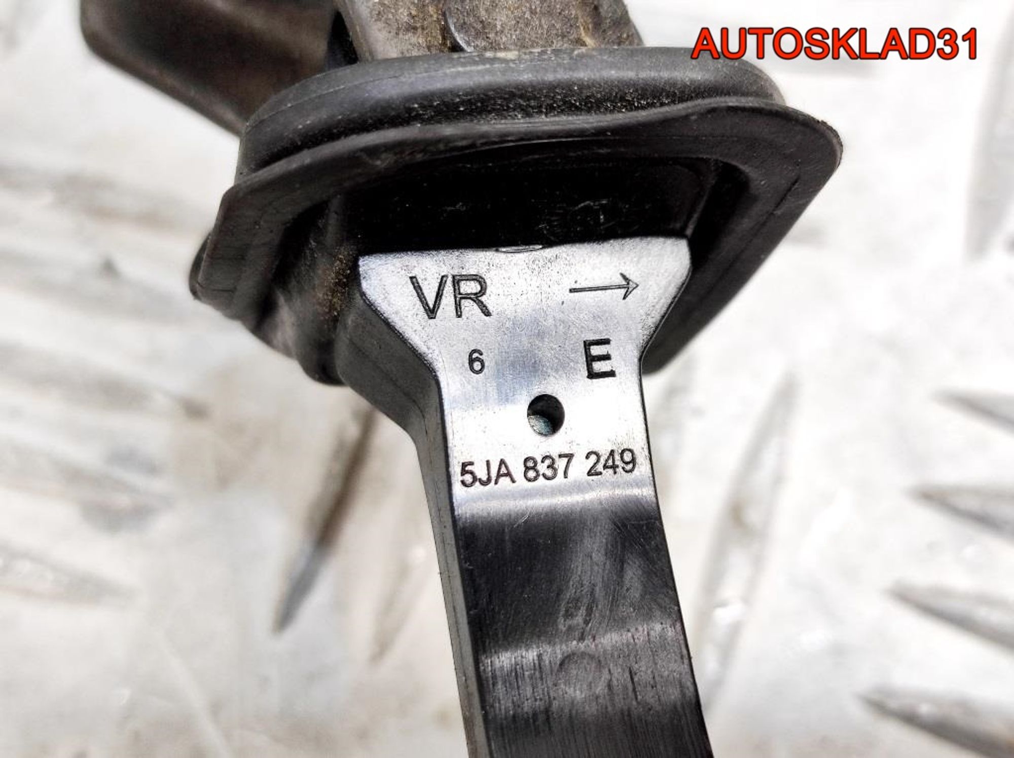 Ограничитель двери передний Skoda Rapid 5JA837249E, 1400 рублей, Дубовое