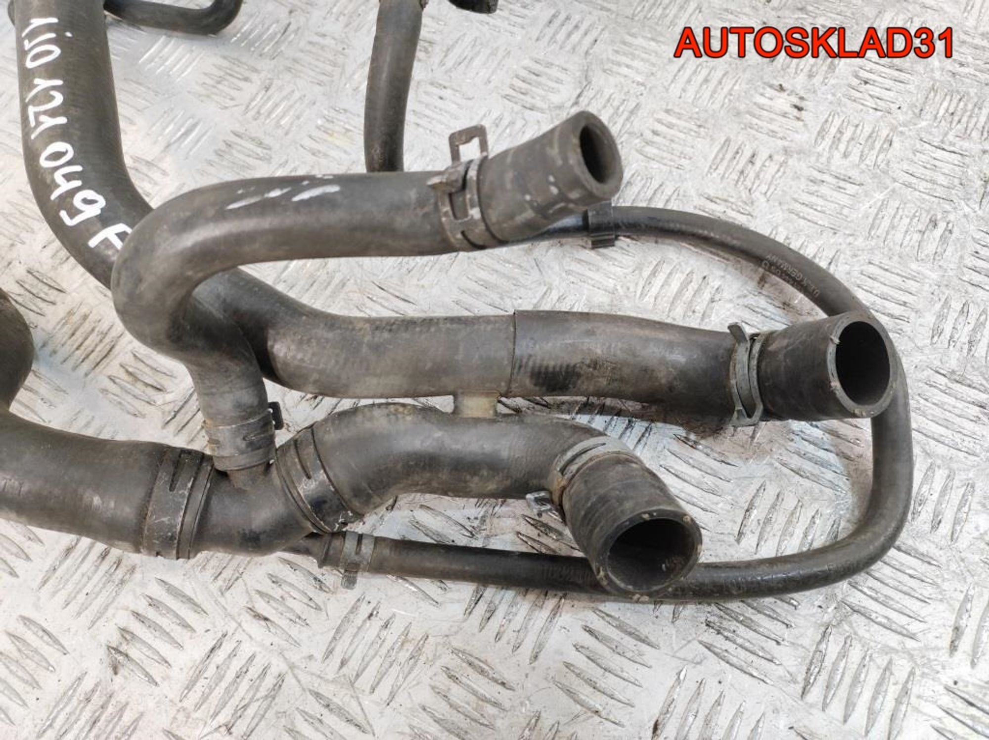 Патрубок системы охлаждения VW Golf 4 1,6 Бензин 1J0121049F, 2000 рублей, Дубовое