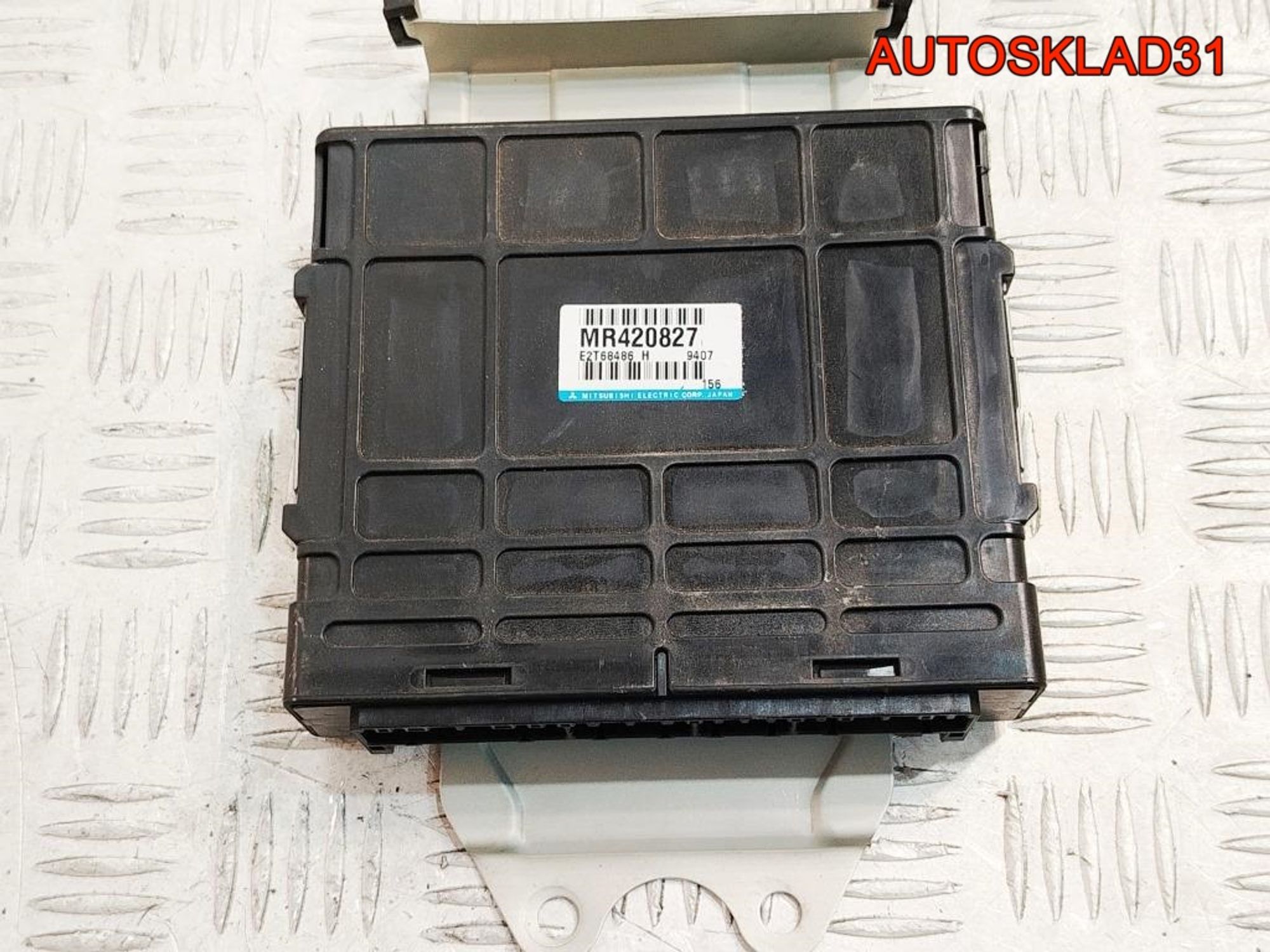 Блок ЭБУ Mitsubishi Carisma DA двигатель 1,6 4G92 Бензин MR420827, 2000 рублей, Дубовое