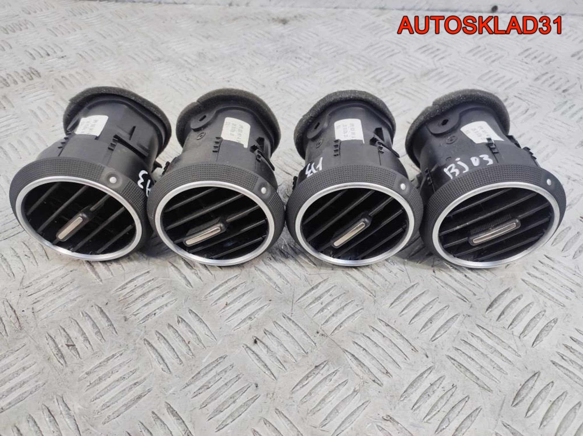 Дефлектор воздушный Audi A3 8P1 8P0820901A, 1000 рублей, Дубовое