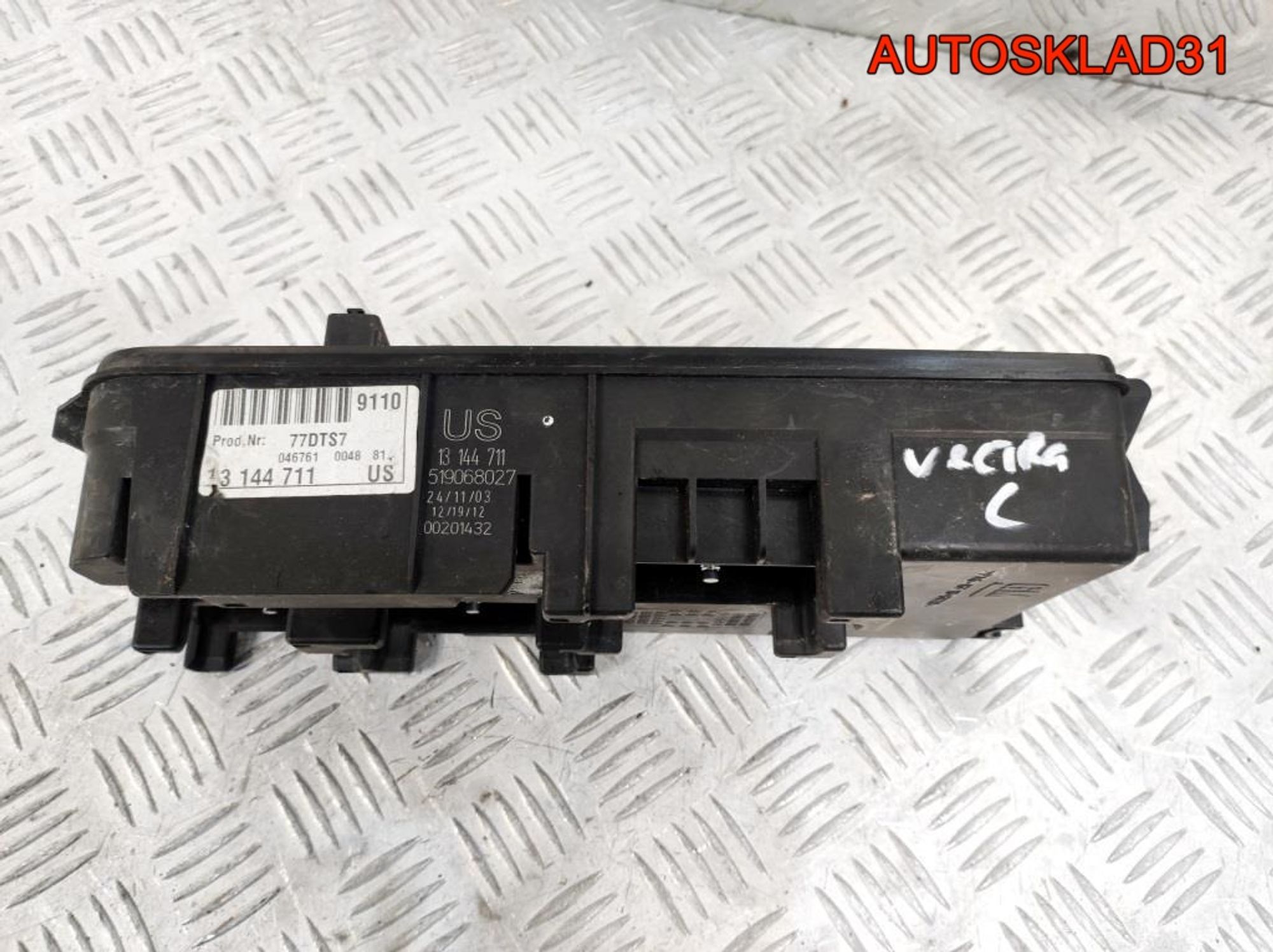 Блок предохранителей Opel Vectra C 13144711 Бензин, 2300 рублей, Дубовое