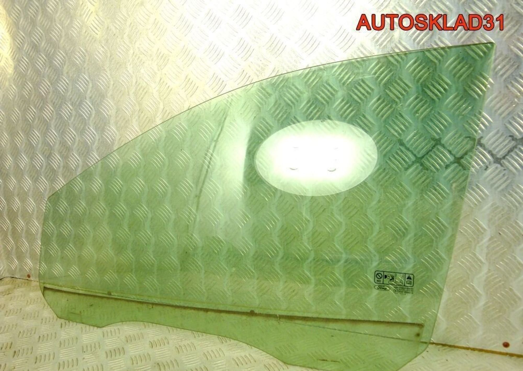 Стекло переднее левое Ford Focus 2 4M51A21411AE, 1700 рублей, Дубовое