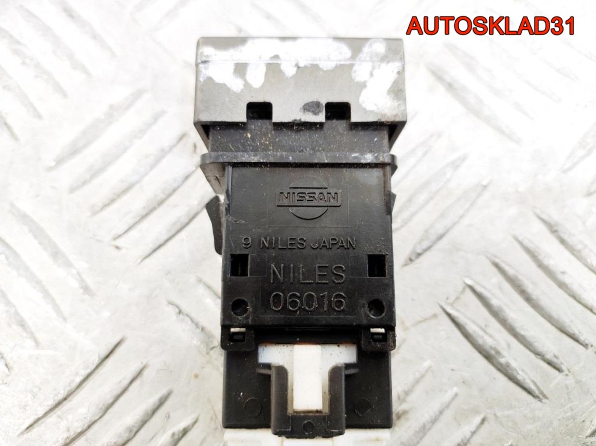 Кнопка обогрева заднего стекла Nissan X-Trail T30, 700 рублей, Дубовое